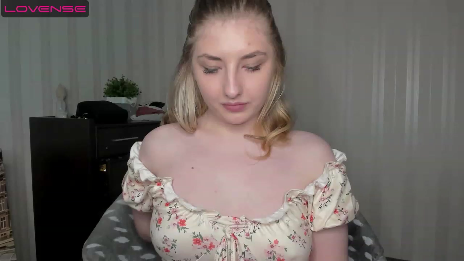 Gallery image thumbnail from WhitePerl's myfreecams stream on, 05/14/2023, 20:57 image 13 of 20
