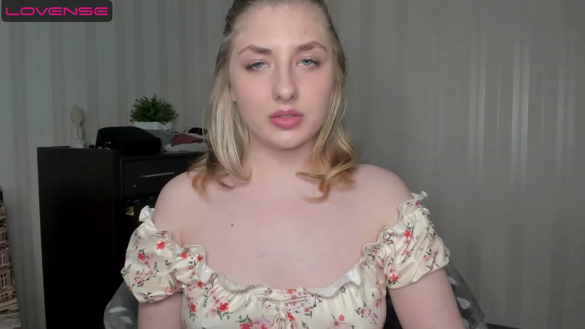 Gallery image thumbnail from WhitePerl's myfreecams stream on, 05/14/2023, 20:57 image 16 of 20