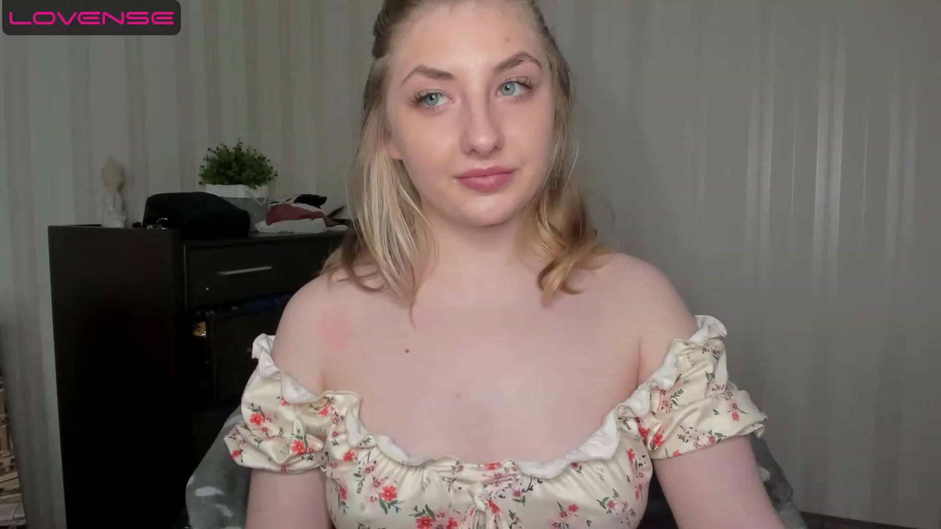 Gallery image thumbnail from WhitePerl's myfreecams stream on, 05/14/2023, 20:57 image 2 of 20