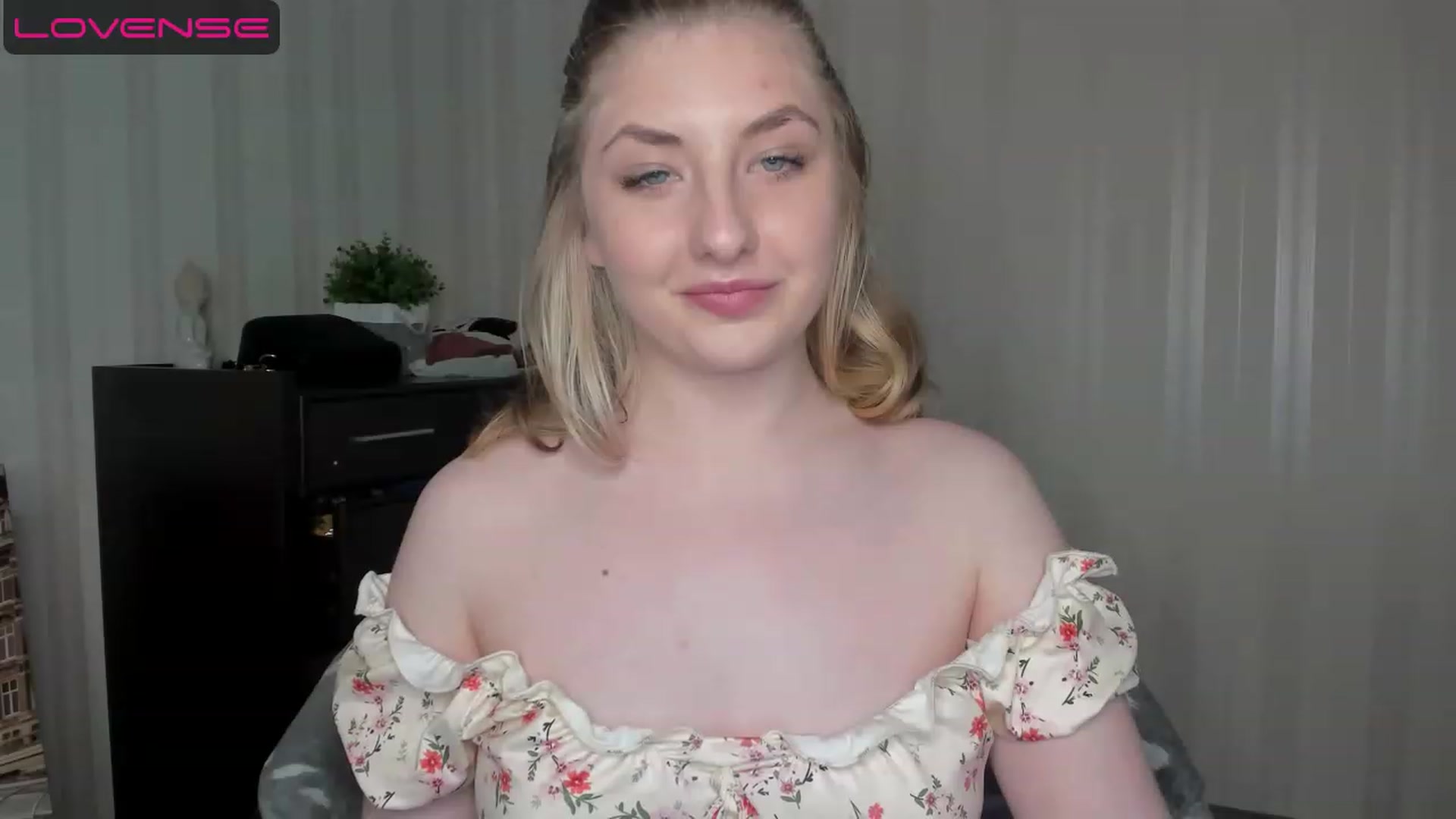 Gallery image thumbnail from WhitePerl's myfreecams stream on, 05/14/2023, 20:57 image 20 of 20