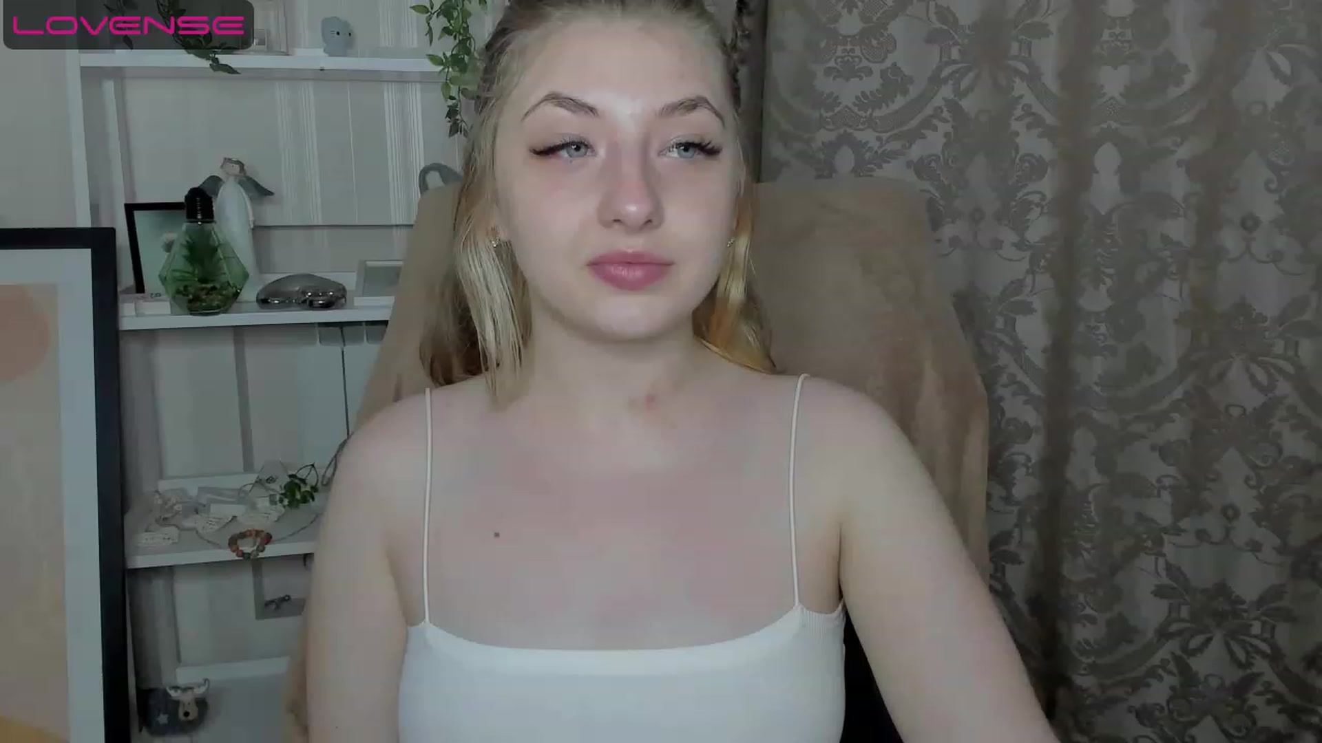 Gallery image thumbnail from WhitePerl's myfreecams stream on, 05/17/2023, 16:15 image 7 of 20