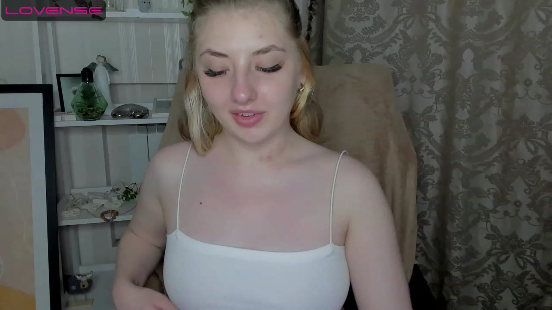 Gallery image thumbnail from WhitePerl's myfreecams stream on, 05/17/2023, 16:15 image 10 of 20