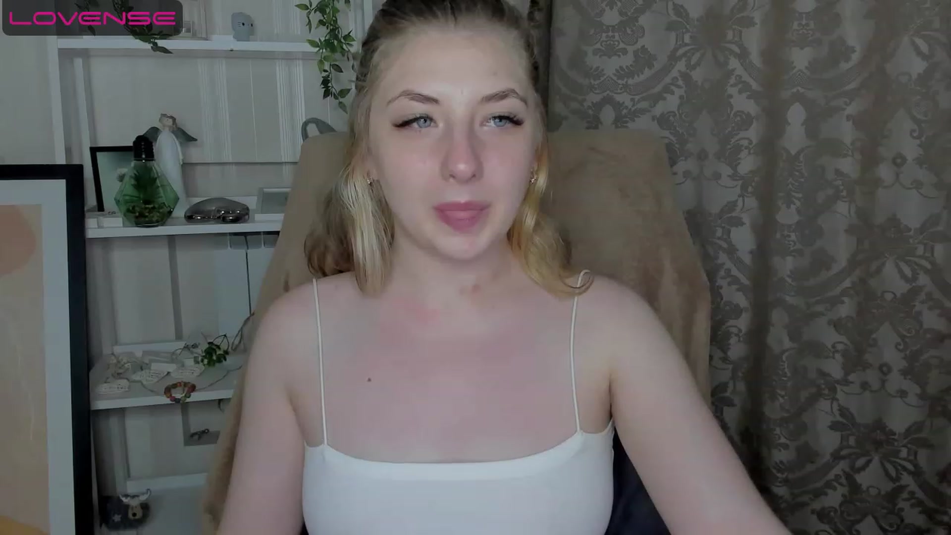 Gallery image thumbnail from WhitePerl's myfreecams stream on, 05/17/2023, 16:15 image 6 of 20