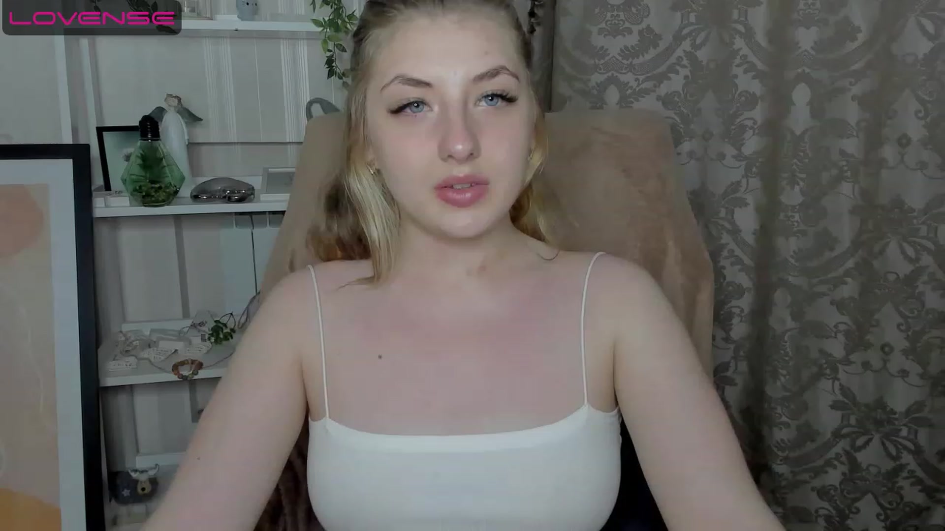 Gallery image thumbnail from WhitePerl's myfreecams stream on, 05/17/2023, 16:15 image 18 of 20