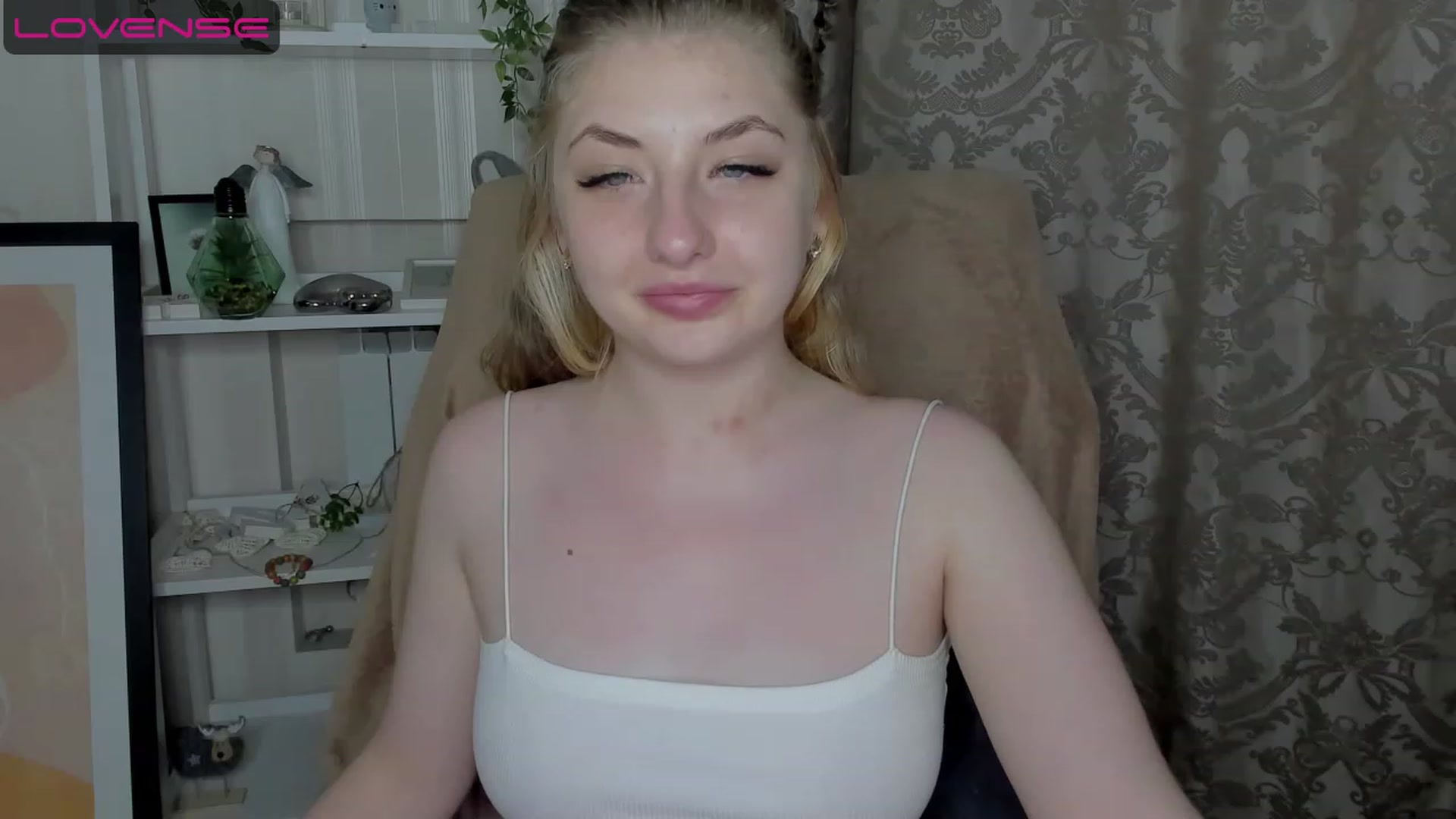 Gallery image thumbnail from WhitePerl's myfreecams stream on, 05/17/2023, 16:15 image 16 of 20