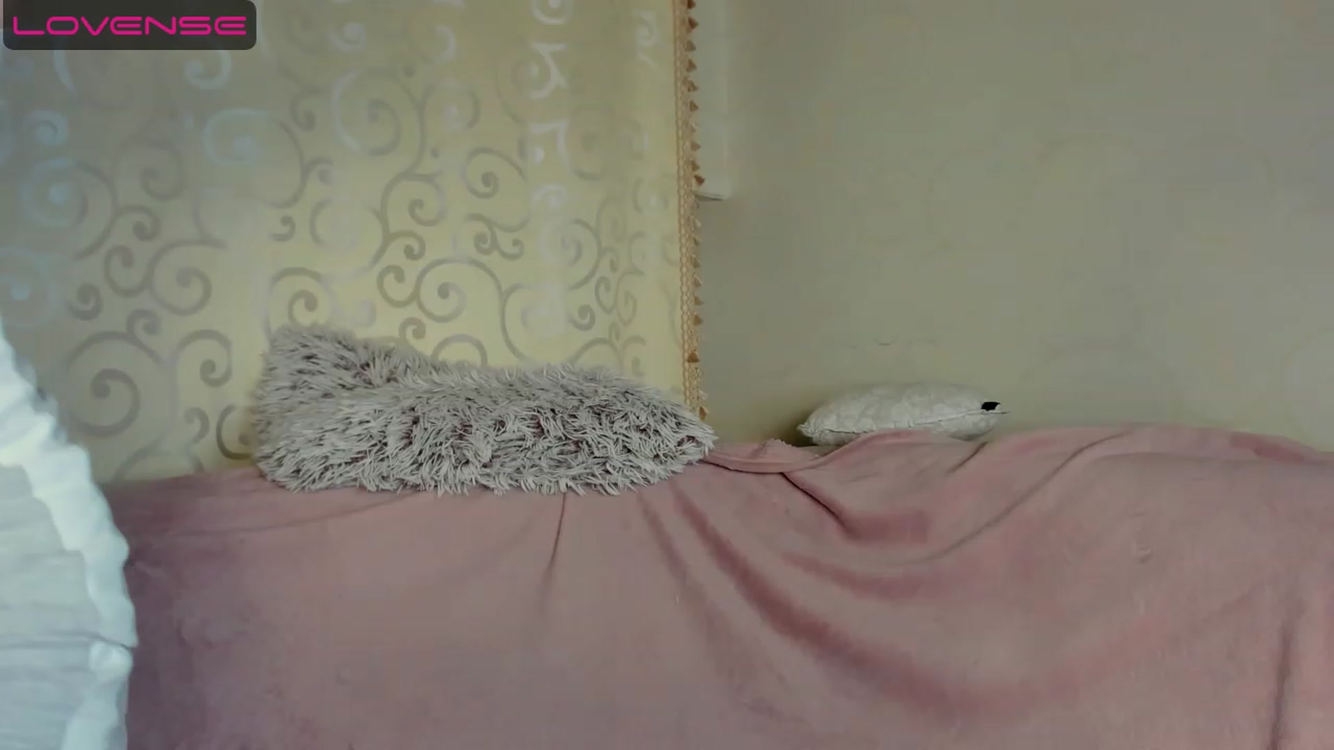 Gallery image thumbnail from WhitePerl's myfreecams stream on, 05/19/2023, 08:03 image 4 of 20