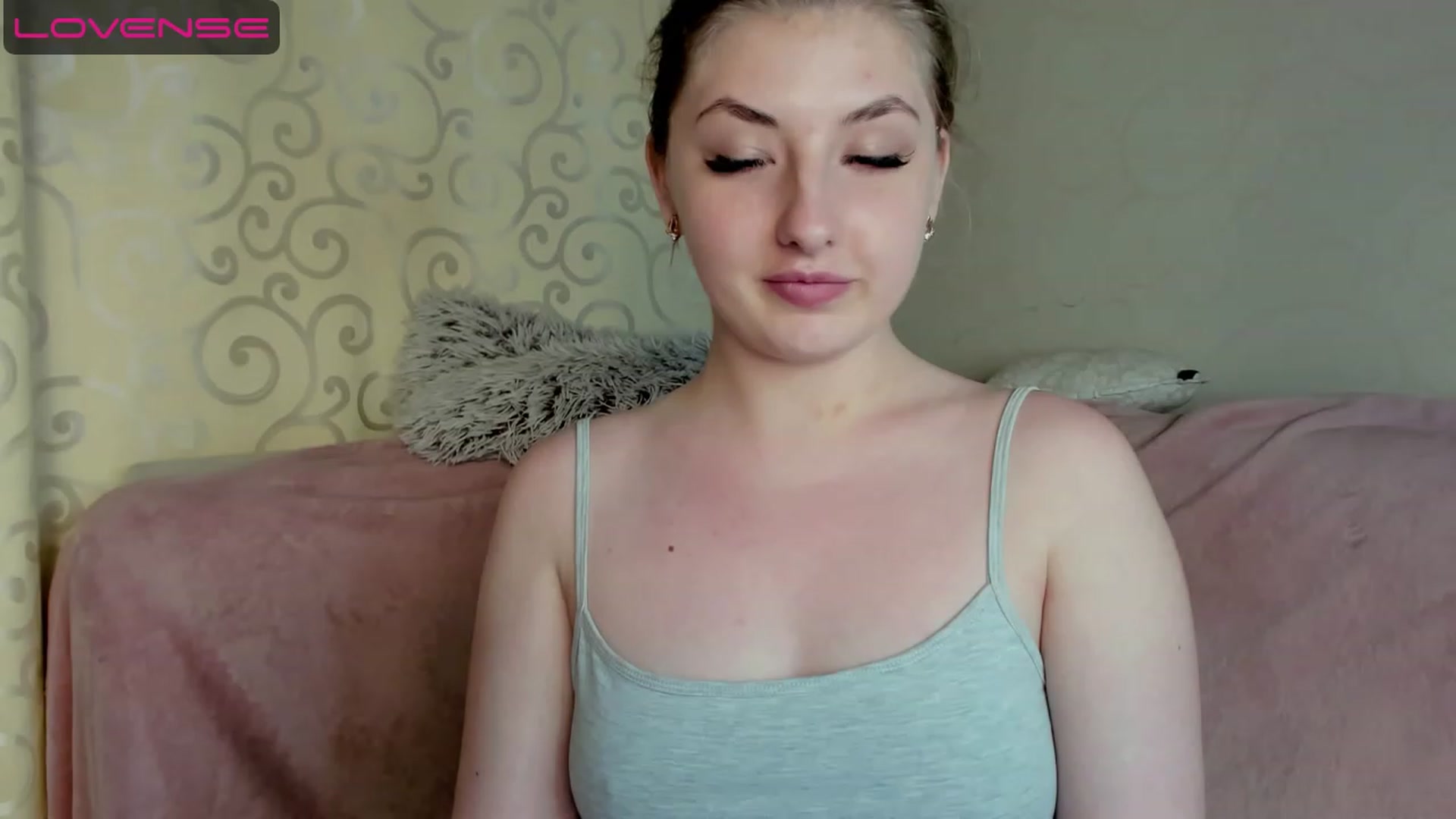 Gallery image thumbnail from WhitePerl's myfreecams stream on, 05/19/2023, 08:03 image 6 of 20