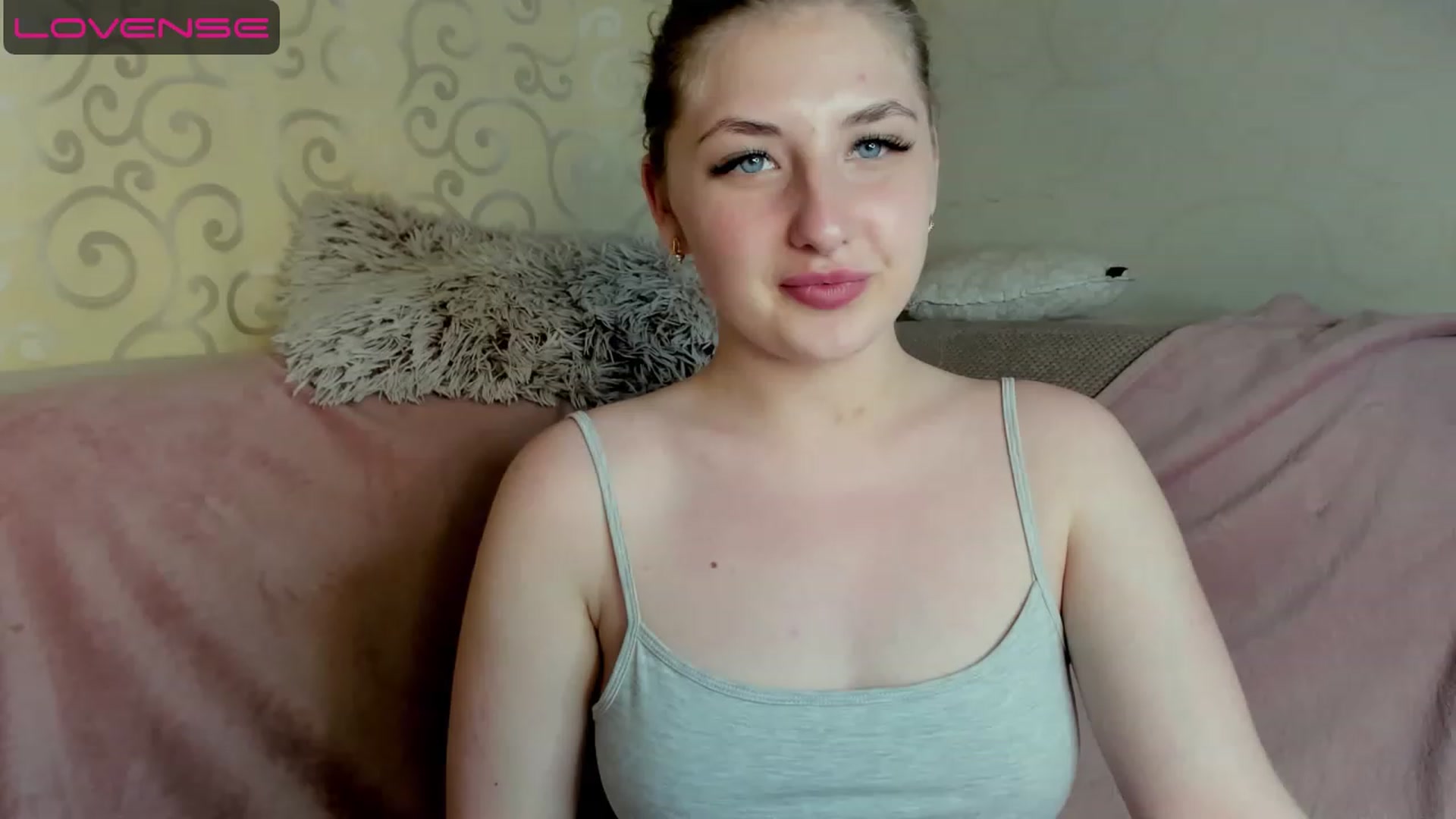 Gallery image thumbnail from WhitePerl's myfreecams stream on, 05/19/2023, 12:12 image 3 of 20