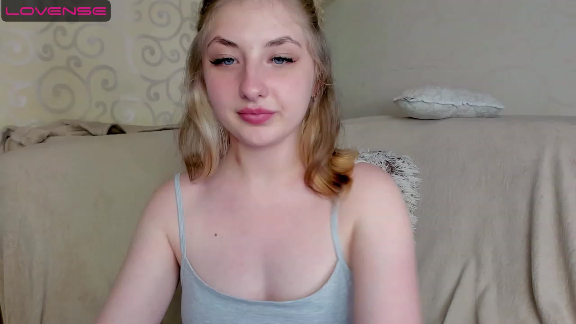 Gallery image thumbnail from WhitePerl's myfreecams stream on, 05/21/2023, 09:02 image 8 of 20