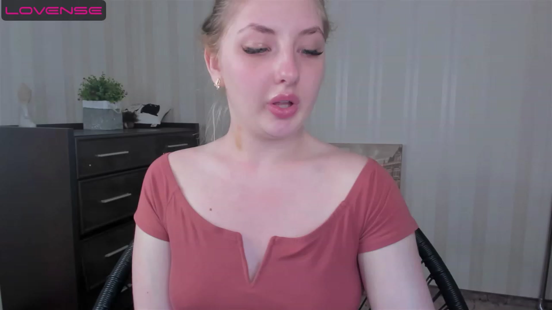 Gallery image thumbnail from WhitePerl's myfreecams stream on, 05/22/2023, 19:48 image 15 of 20