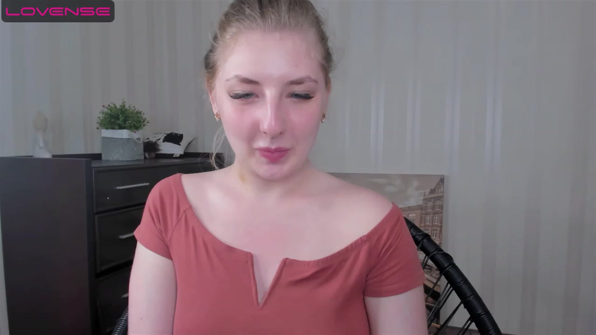 Gallery image thumbnail from WhitePerl's myfreecams stream on, 05/22/2023, 19:48 image 6 of 20