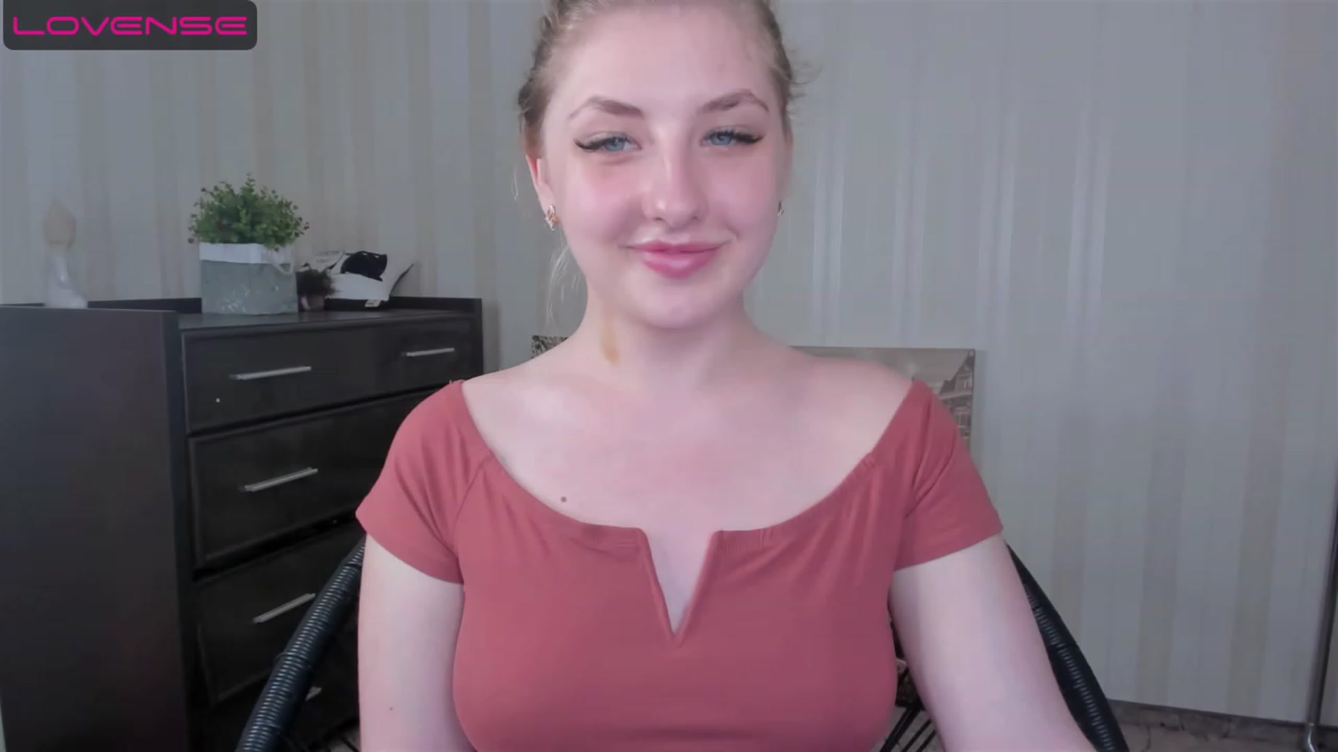 Gallery image thumbnail from WhitePerl's myfreecams stream on, 05/22/2023, 19:48 image 20 of 20
