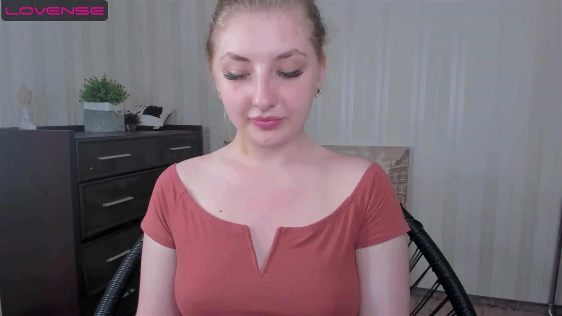 Gallery image thumbnail from WhitePerl's myfreecams stream on, 05/22/2023, 19:48 image 16 of 20