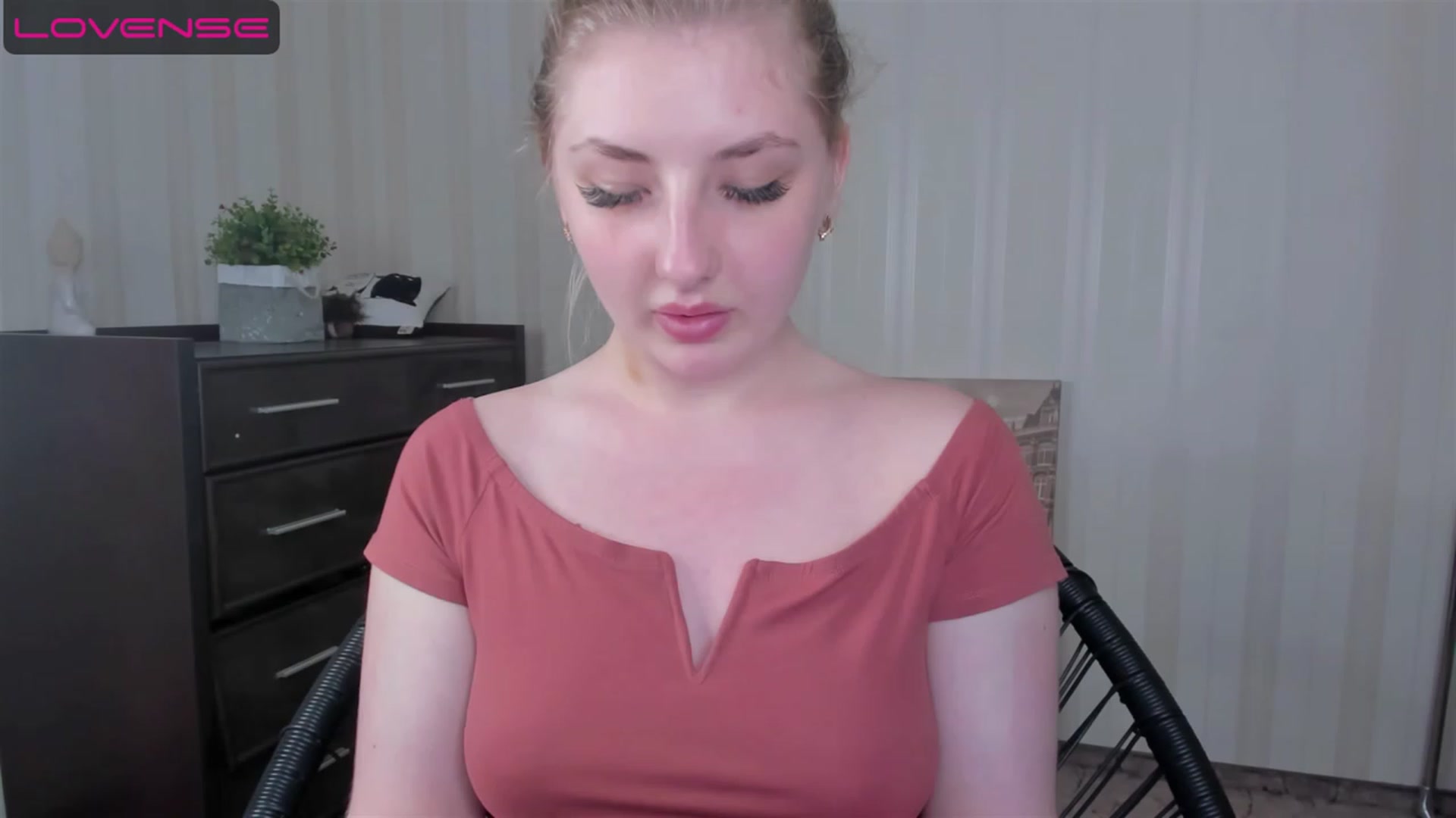 Gallery image thumbnail from WhitePerl's myfreecams stream on, 05/22/2023, 19:48 image 18 of 20