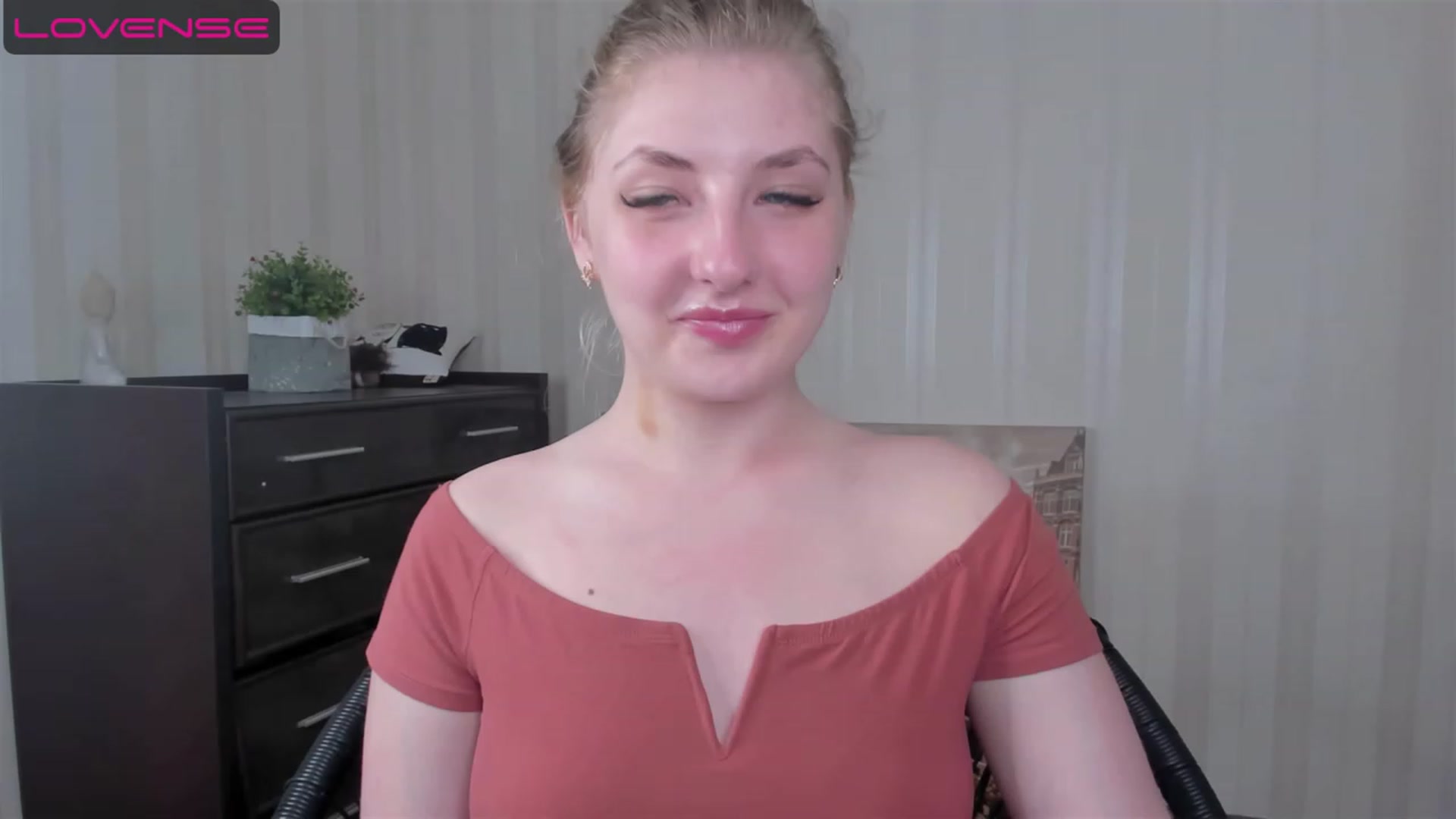 Gallery image thumbnail from WhitePerl's myfreecams stream on, 05/22/2023, 19:48 image 2 of 20