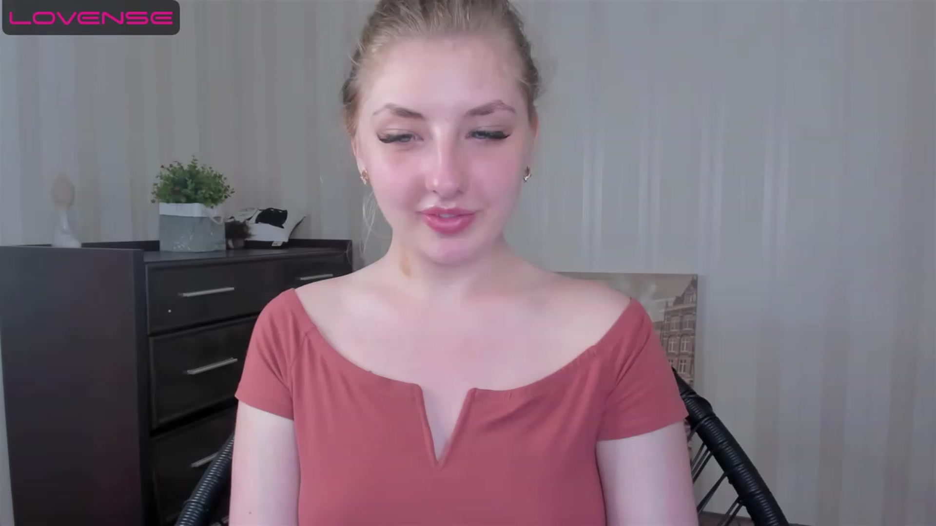 Gallery image thumbnail from WhitePerl's myfreecams stream on, 05/22/2023, 19:48 image 4 of 20