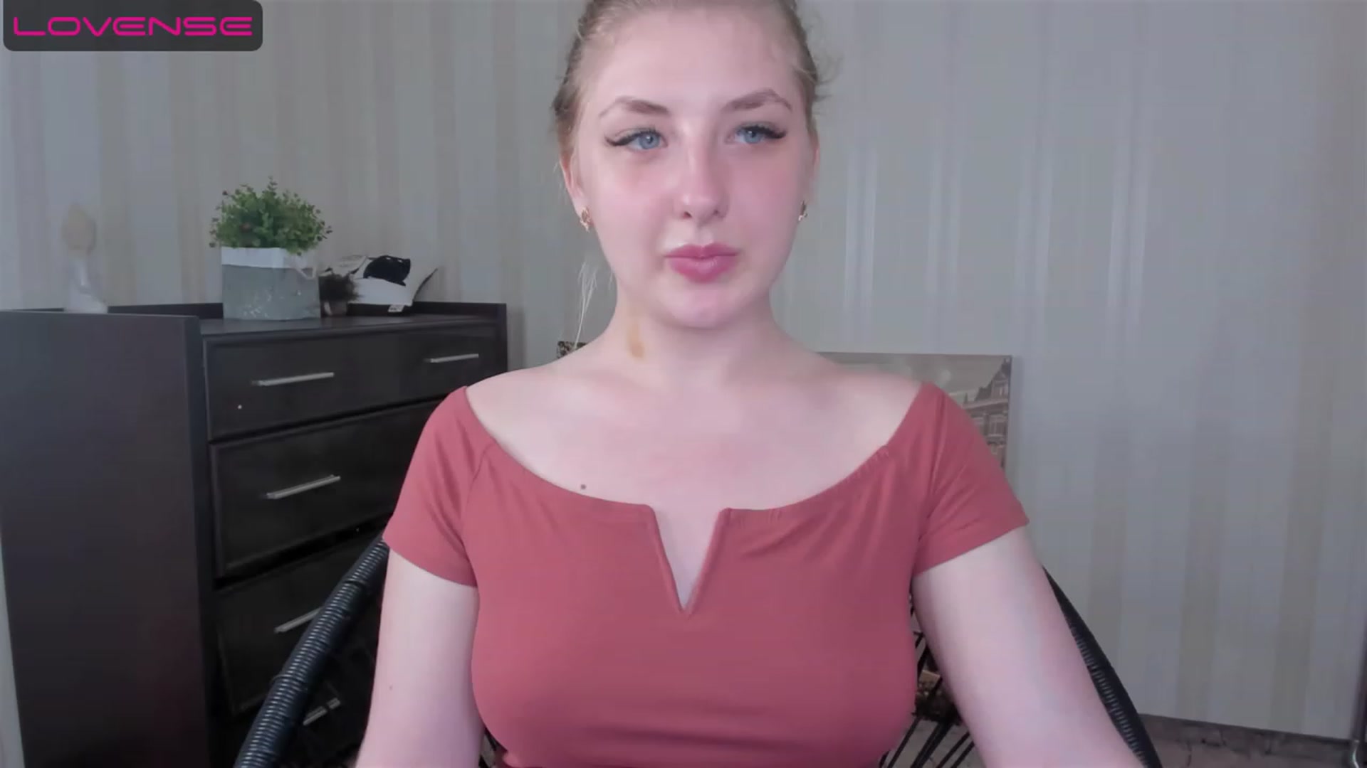 Gallery image thumbnail from WhitePerl's myfreecams stream on, 05/22/2023, 19:48 image 12 of 20