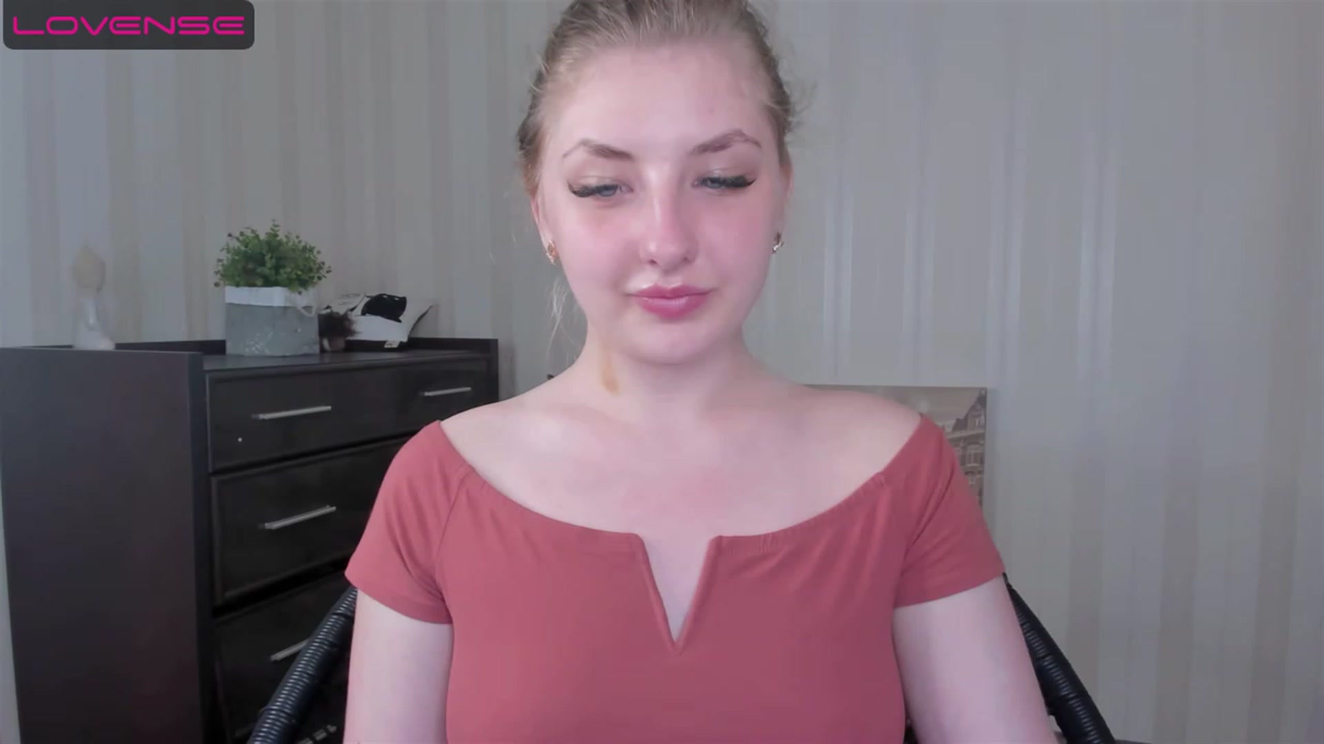 Gallery image thumbnail from WhitePerl's myfreecams stream on, 05/22/2023, 19:48 image 5 of 20