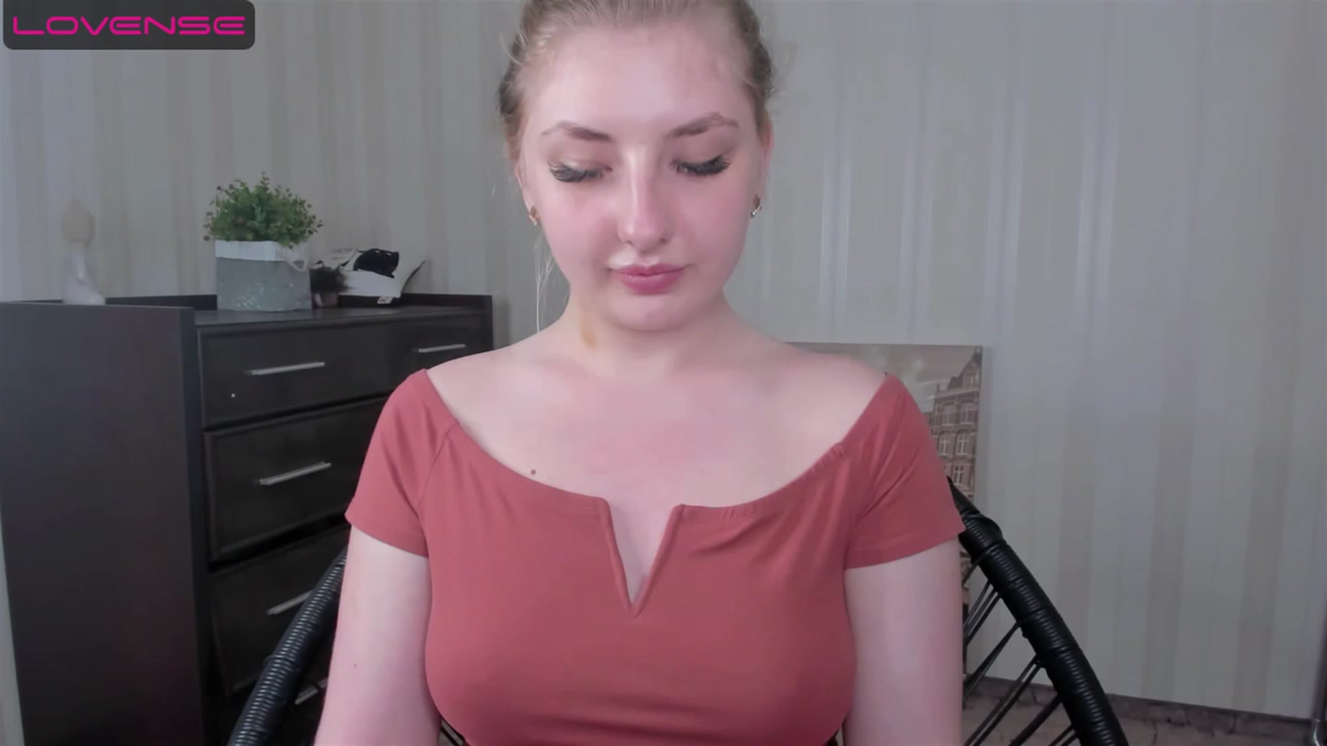 Gallery image thumbnail from WhitePerl's myfreecams stream on, 05/22/2023, 19:48 image 11 of 20
