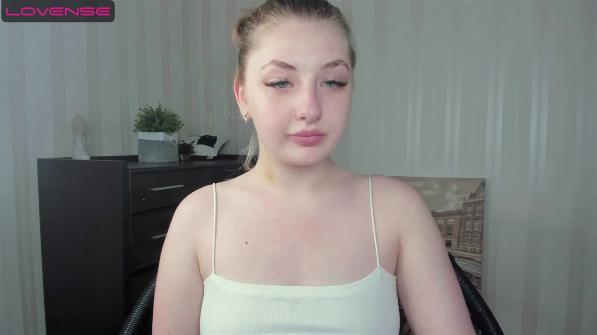 Gallery image thumbnail from WhitePerl's myfreecams stream on, 05/23/2023, 13:33 image 2 of 20
