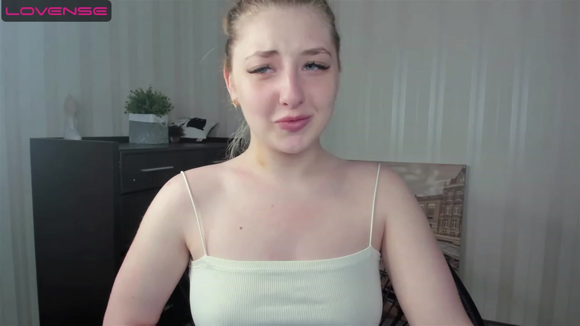 Gallery image thumbnail from WhitePerl's myfreecams stream on, 05/23/2023, 13:33 image 19 of 20