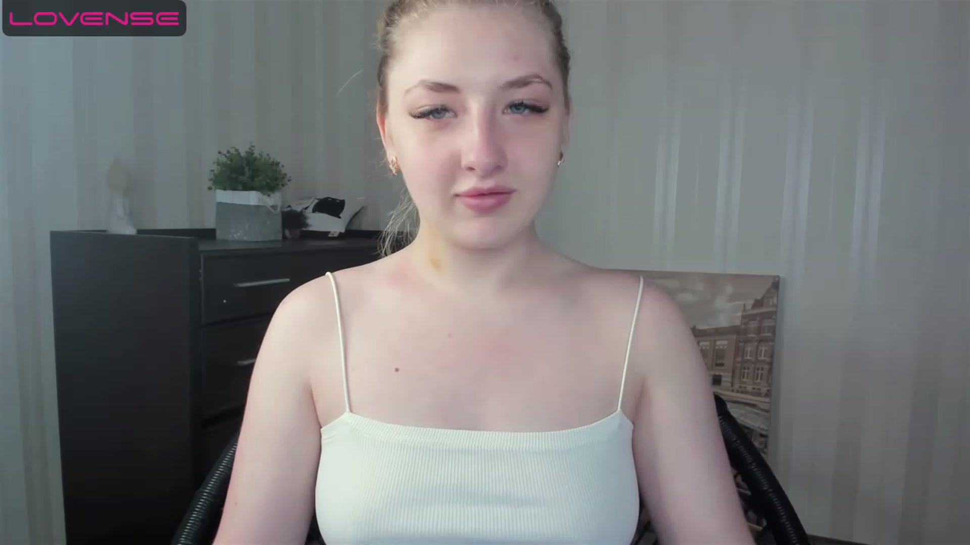 Gallery image thumbnail from WhitePerl's myfreecams stream on, 05/23/2023, 13:33 image 17 of 20