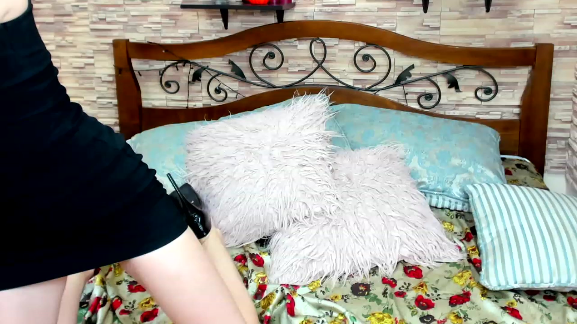 Gallery image thumbnail from White_Pie's myfreecams stream on, 11/26/2022, 12:38 image 12 of 20