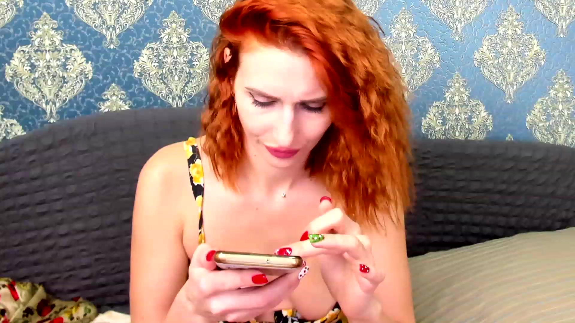 Gallery image thumbnail from White_Pie's myfreecams stream on, 12/15/2022, 16:37 image 6 of 20