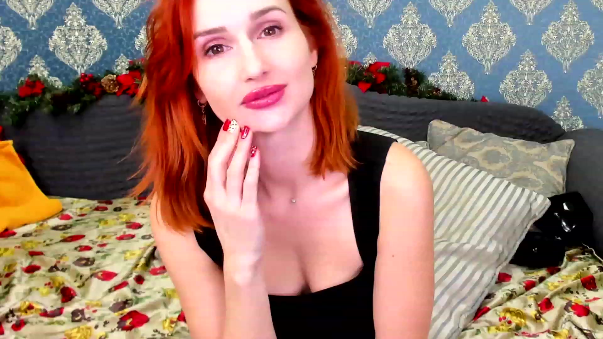 Gallery image thumbnail from White_Pie's myfreecams stream on, 12/19/2022, 10:28 image 14 of 20