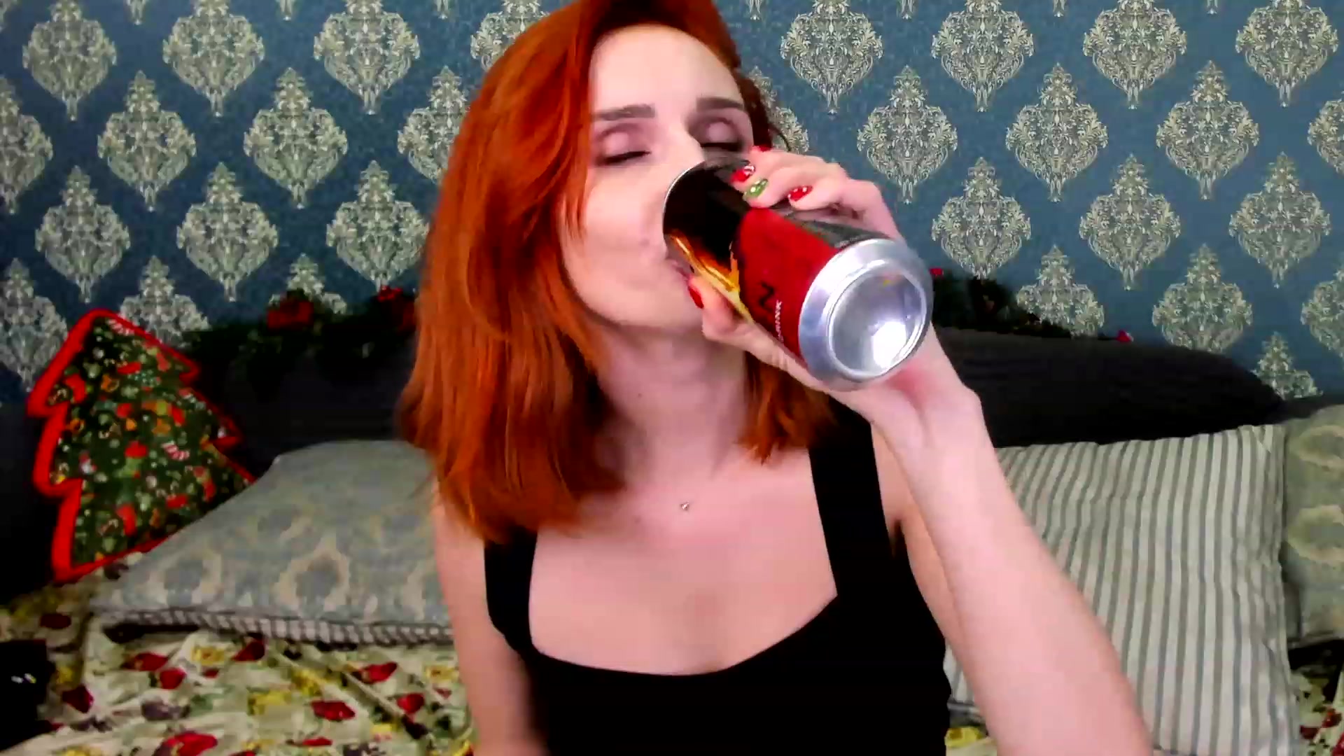 Gallery image thumbnail from White_Pie's myfreecams stream on, 12/19/2022, 17:35 image 4 of 20