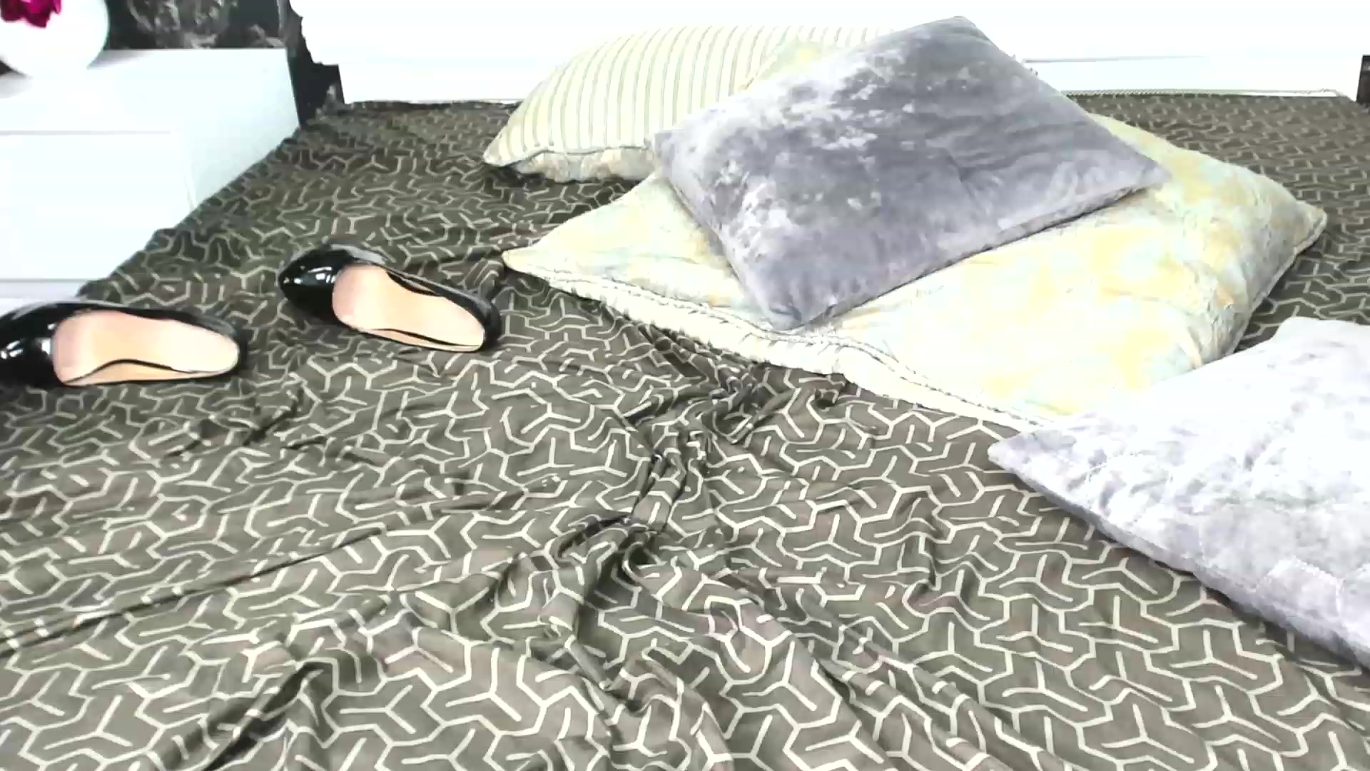 Gallery image thumbnail from White_Pie's myfreecams stream on, 08/16/2023, 10:10 image 1 of 20