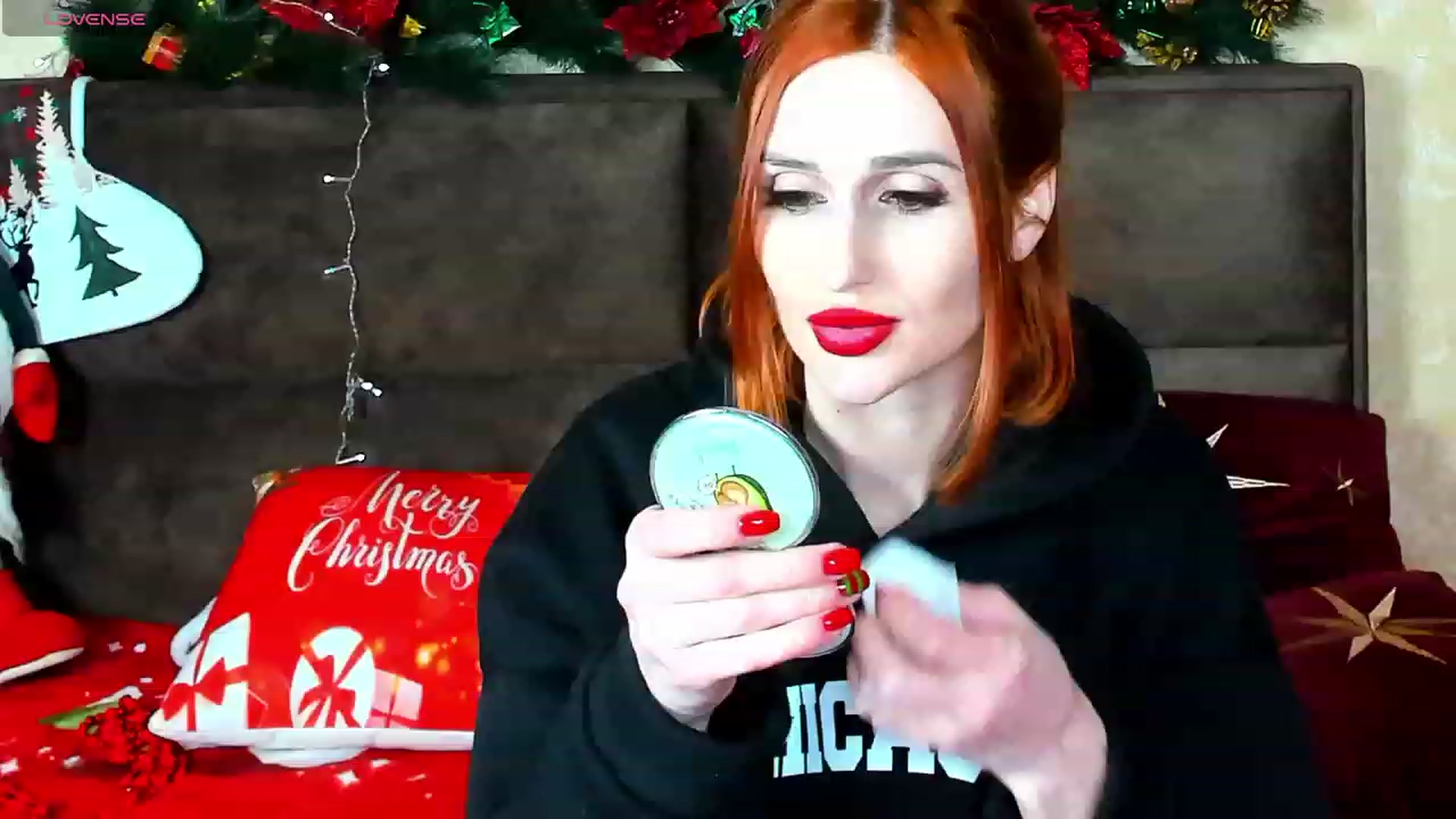 Gallery image thumbnail from White_Pie's myfreecams stream on, 12/25/2023, 18:11 image 16 of 20