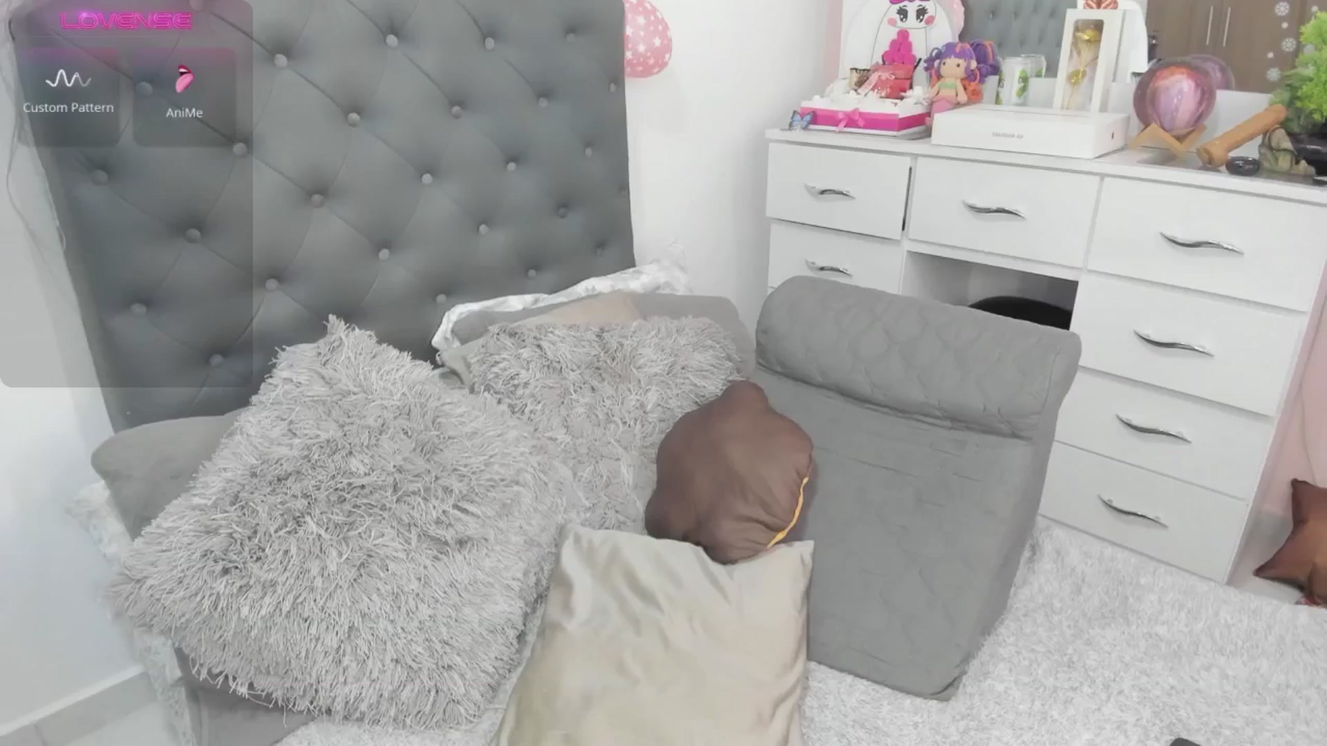 Gallery image thumbnail from WhitneyR's myfreecams stream on, 11/29/2024, 16:32 image 3 of 20