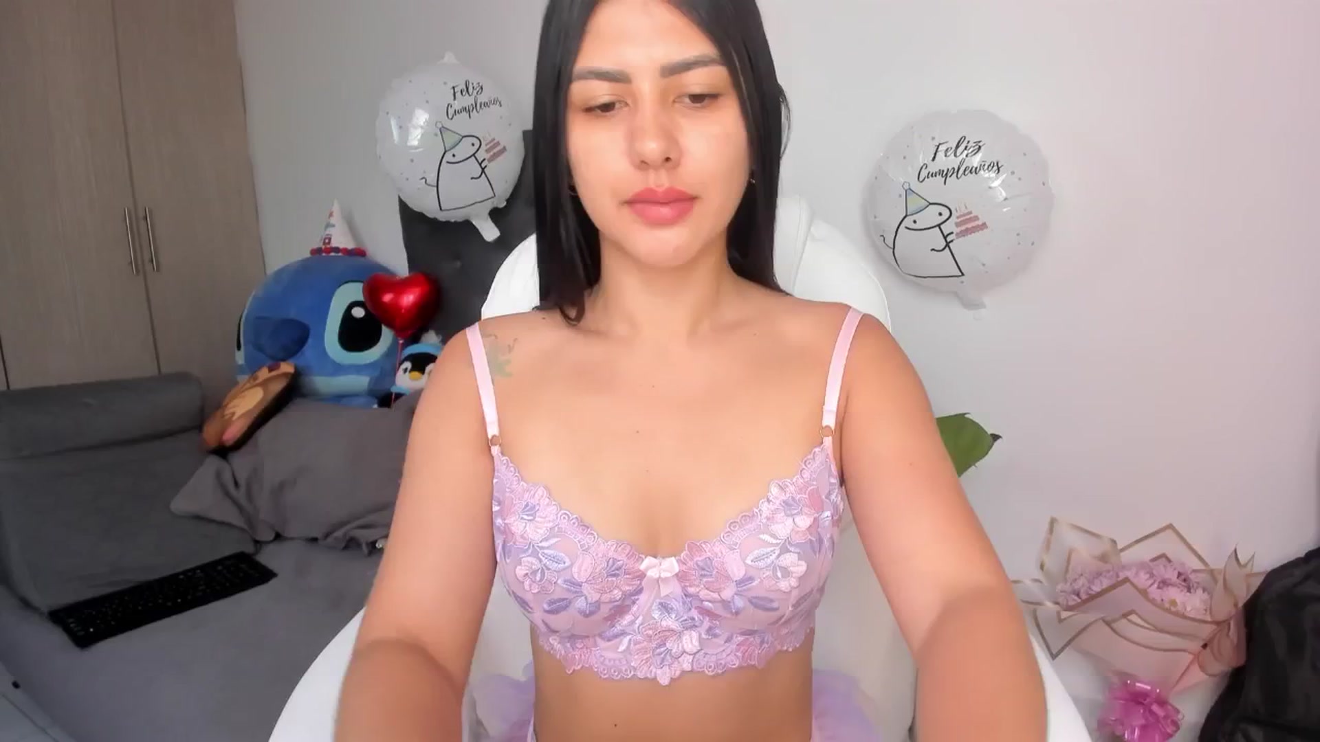 Gallery image thumbnail from WhitneyR's myfreecams stream on, 05/18/2025, 13:42 image 4 of 20