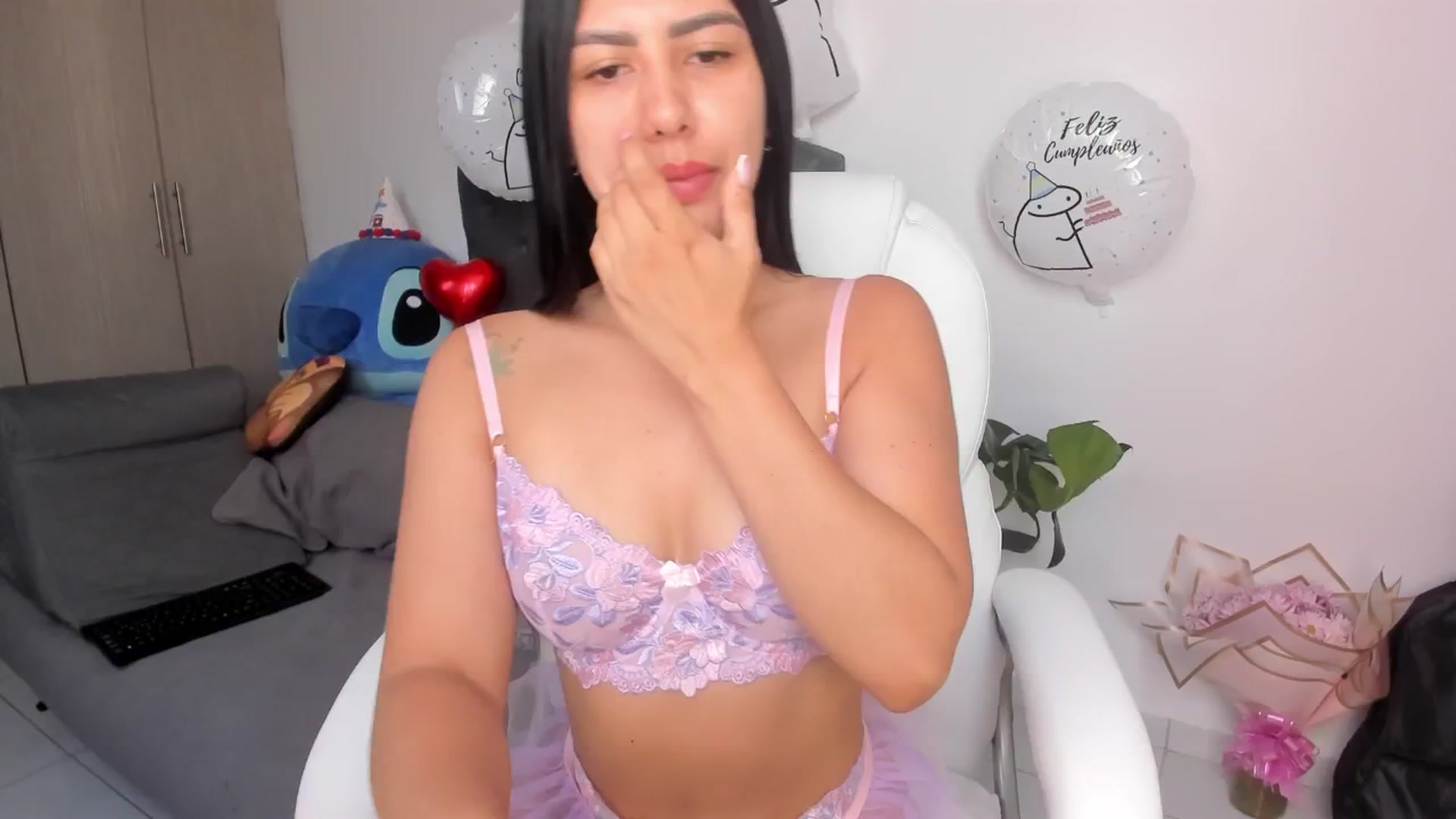Gallery image thumbnail from WhitneyR's myfreecams stream on, 05/18/2025, 13:42 image 9 of 20