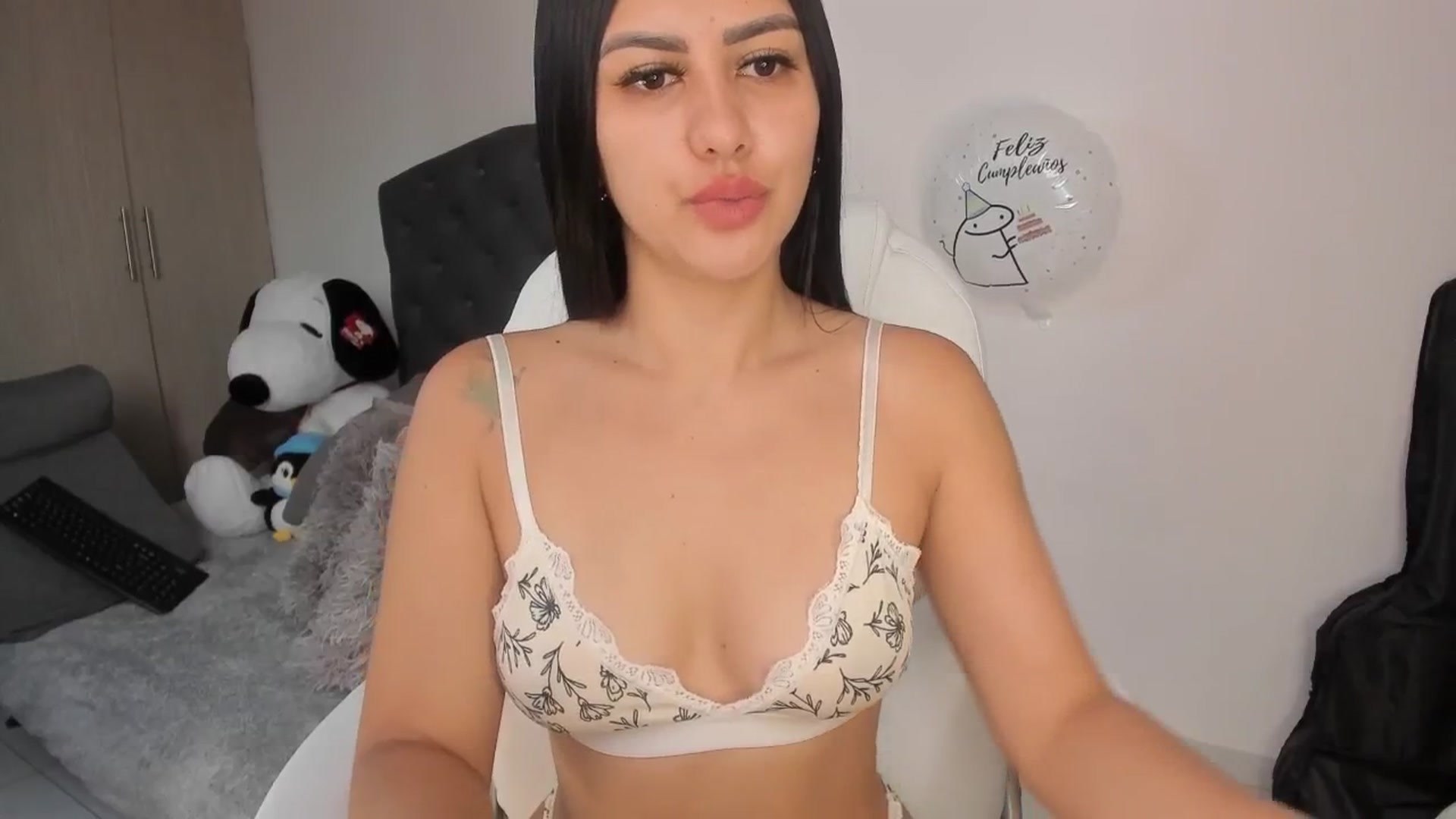 Gallery image thumbnail from WhitneyR's myfreecams stream on, 05/26/2025, 12:42 image 15 of 20