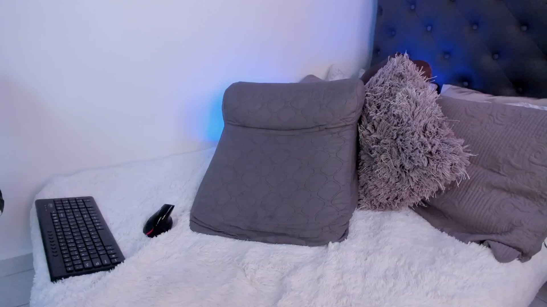 Gallery image thumbnail from WhitneyR's myfreecams stream on, 10/19/2025, 14:30 image 6 of 20
