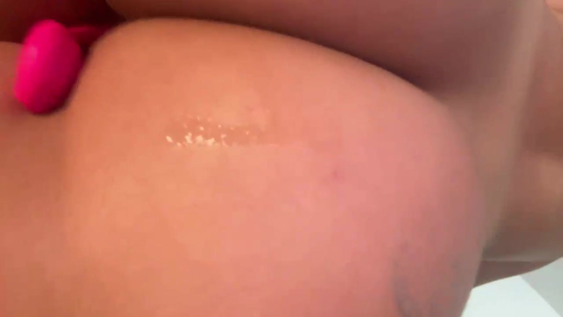 Gallery image thumbnail from WhitneyR's myfreecams stream on, 08/19/2026, 22:54 image 10 of 20