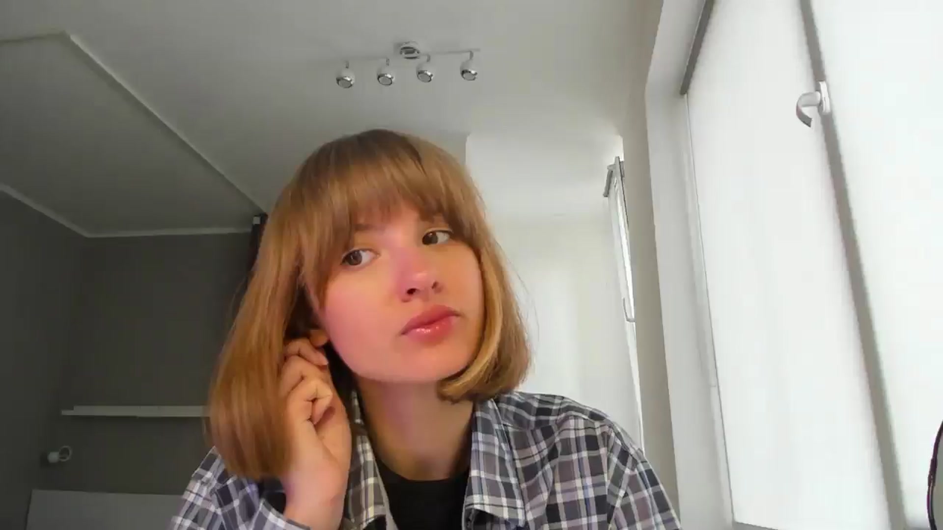 Gallery image thumbnail from WhoIsSofi's myfreecams stream on, 06/04/2025, 11:31 image 1 of 20
