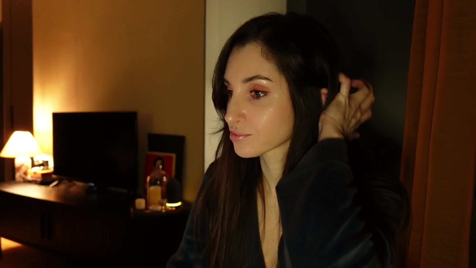 Gallery image thumbnail from Who_The's myfreecams stream on, 03/10/2026, 24:31 image 14 of 20