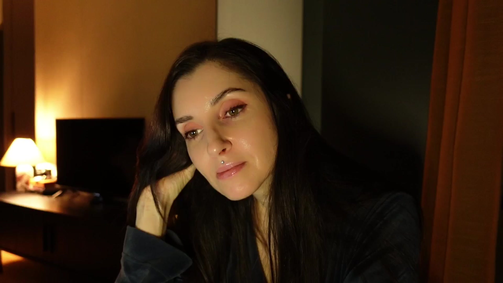 Gallery image thumbnail from Who_The's myfreecams stream on, 03/10/2026, 24:31 image 13 of 20