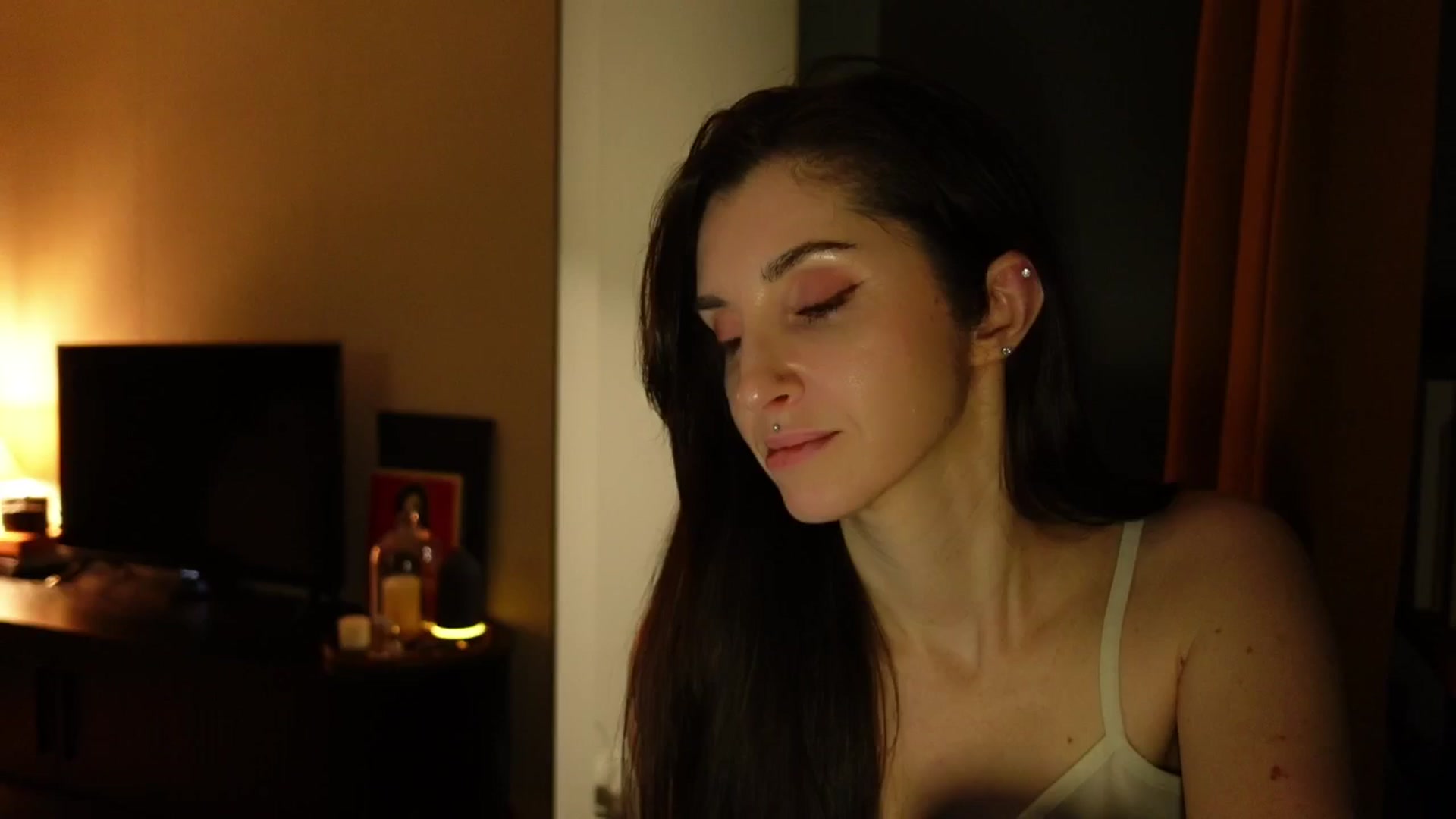 Gallery image thumbnail from Who_The's myfreecams stream on, 03/18/2026, 24:27 image 18 of 20