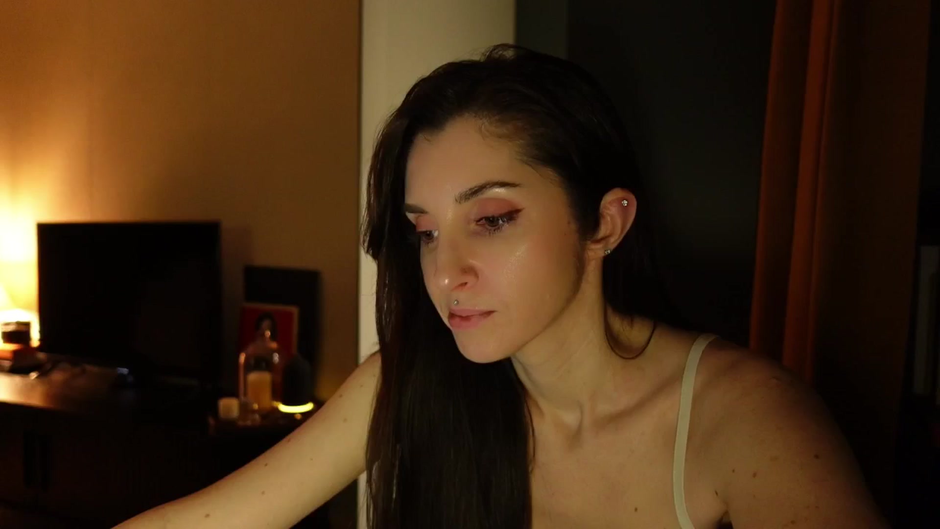 Gallery image thumbnail from Who_The's myfreecams stream on, 03/18/2026, 24:27 image 17 of 20