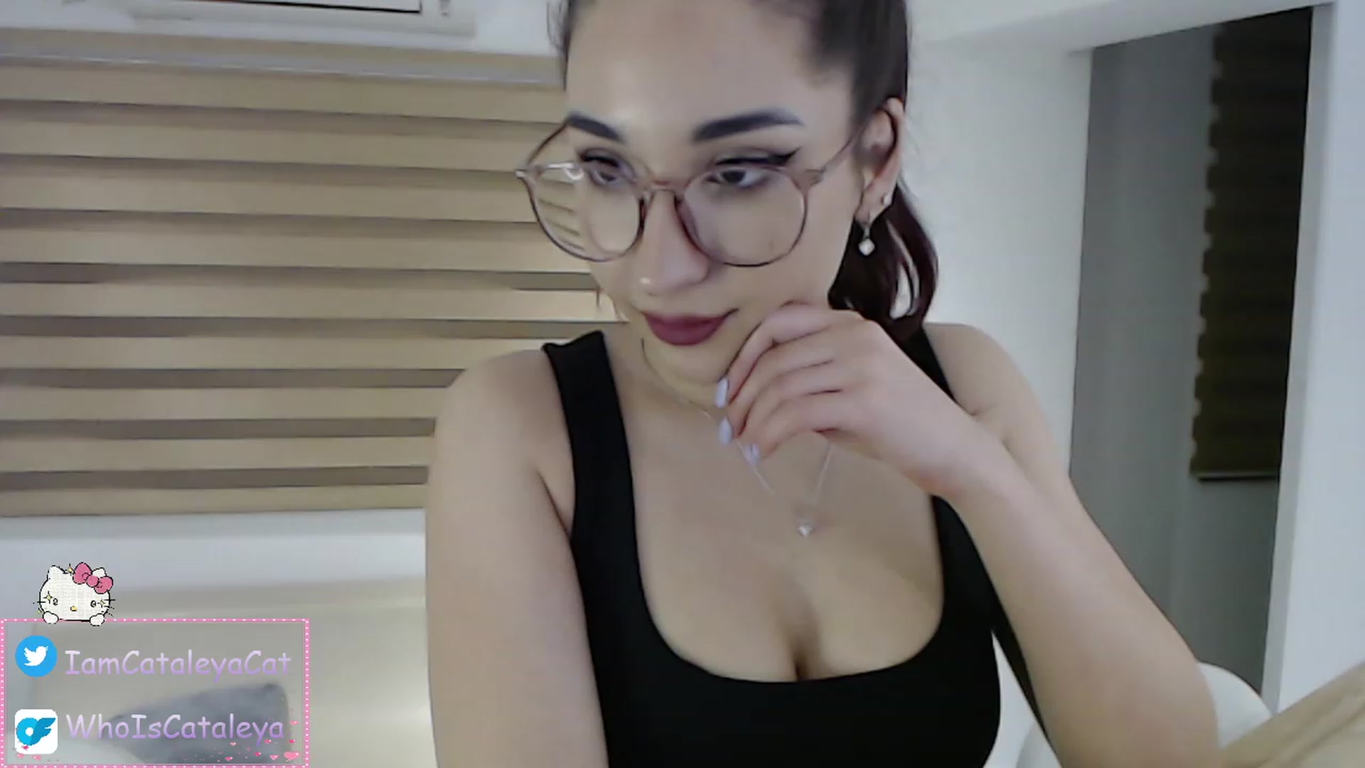 Gallery image thumbnail from WhoisCataleya's myfreecams stream on, 03/26/2023, 20:00 image 17 of 20
