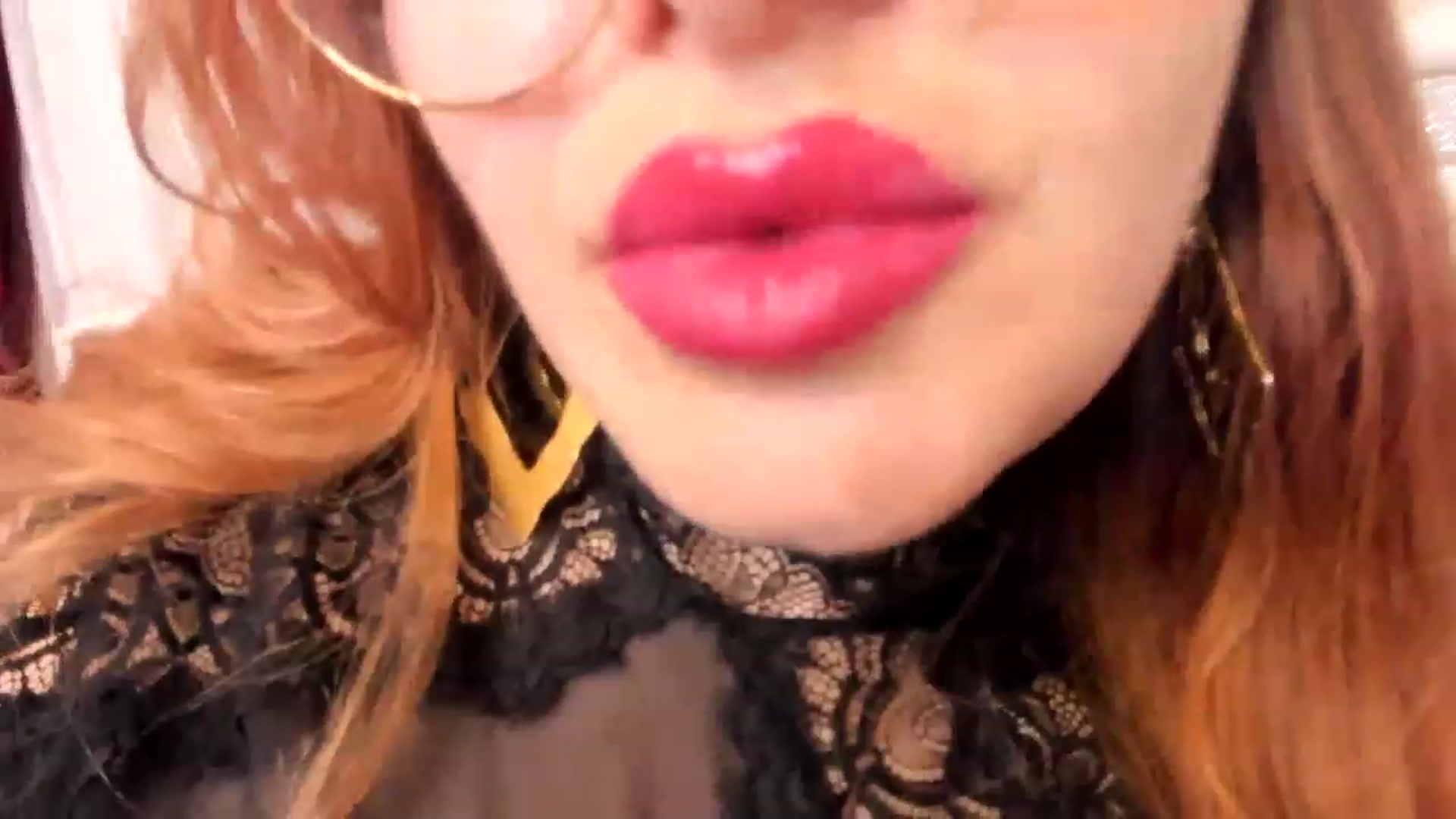 Gallery image thumbnail from WhosUrrrDaddy's myfreecams stream on, 12/10/2022, 04:08 image 7 of 20
