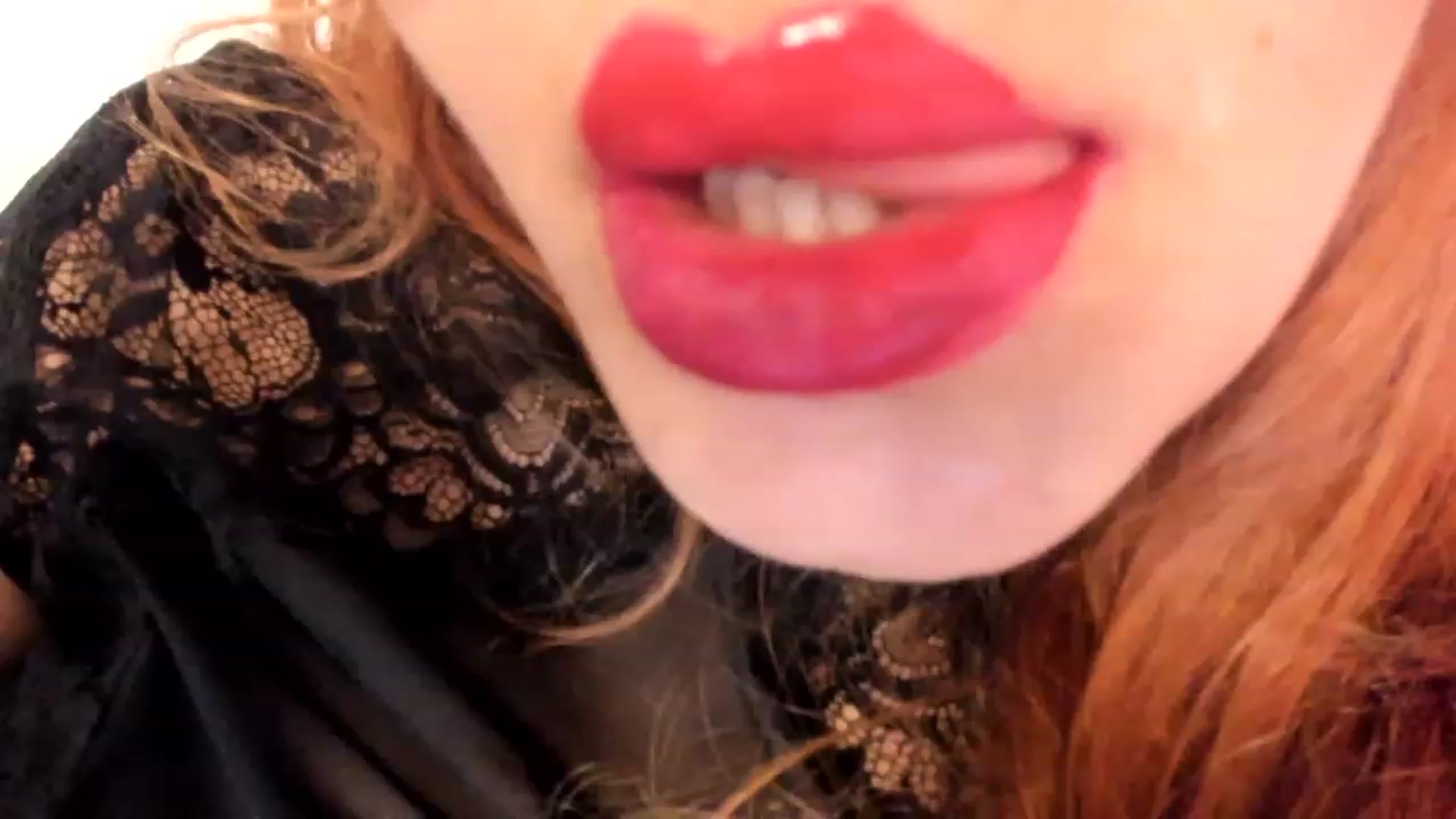 Gallery image thumbnail from WhosUrrrDaddy's myfreecams stream on, 12/10/2022, 04:08 image 10 of 20