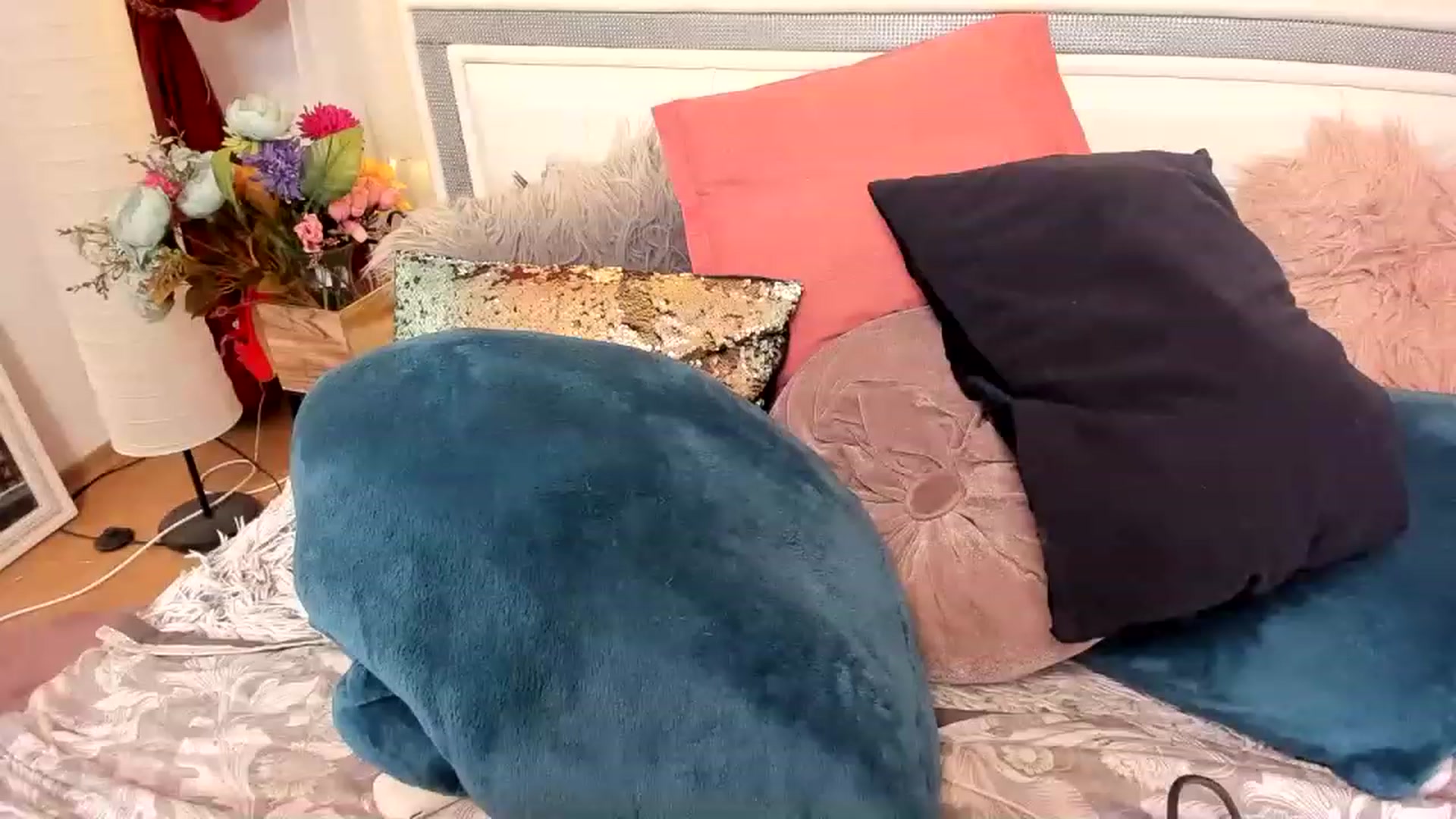 Gallery image thumbnail from WhosUrrrDaddy's myfreecams stream on, 12/18/2022, 22:33 image 18 of 20