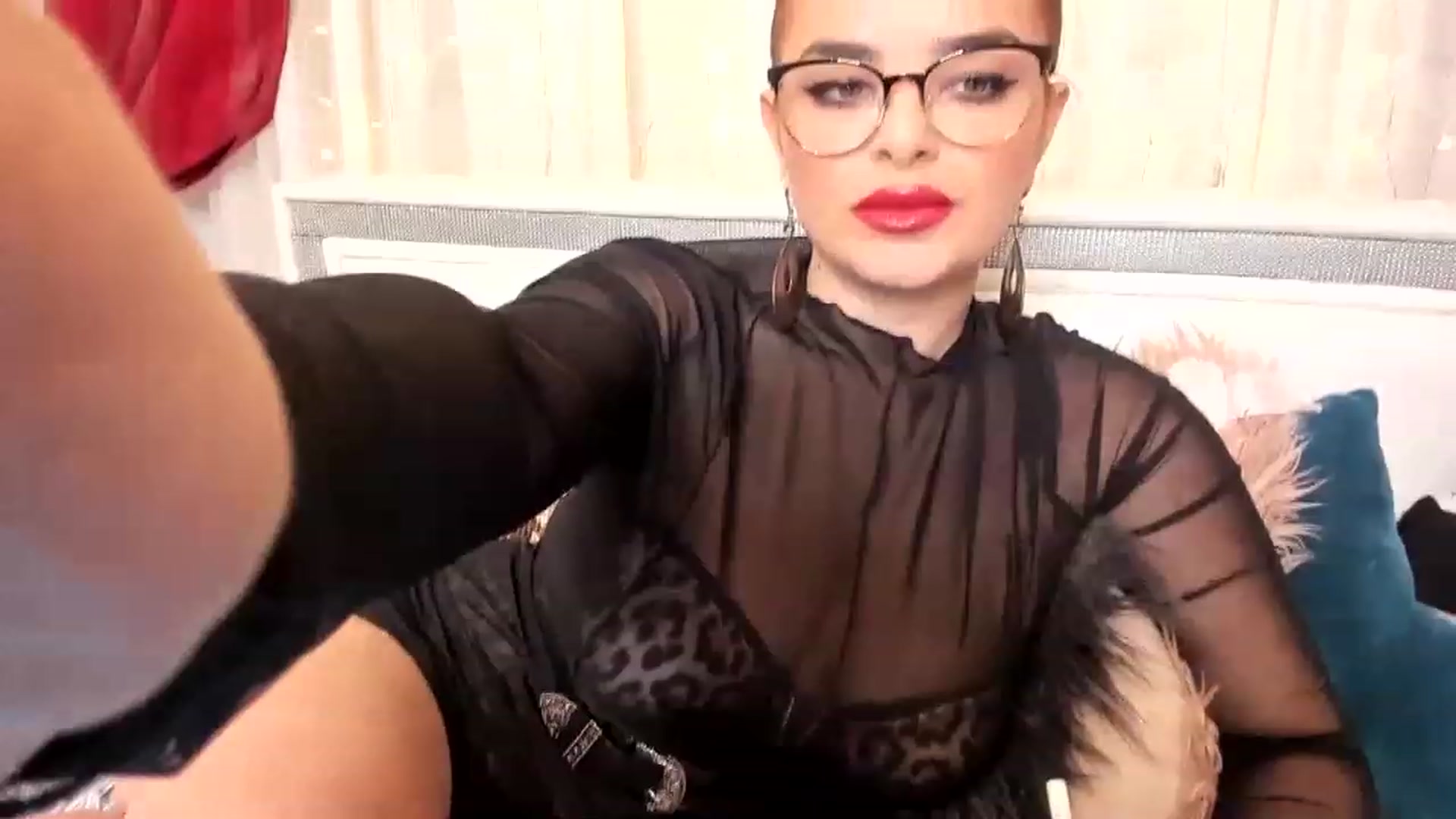 Gallery image thumbnail from WhosUrrrDaddy's myfreecams stream on, 12/31/2022, 24:23 image 10 of 20