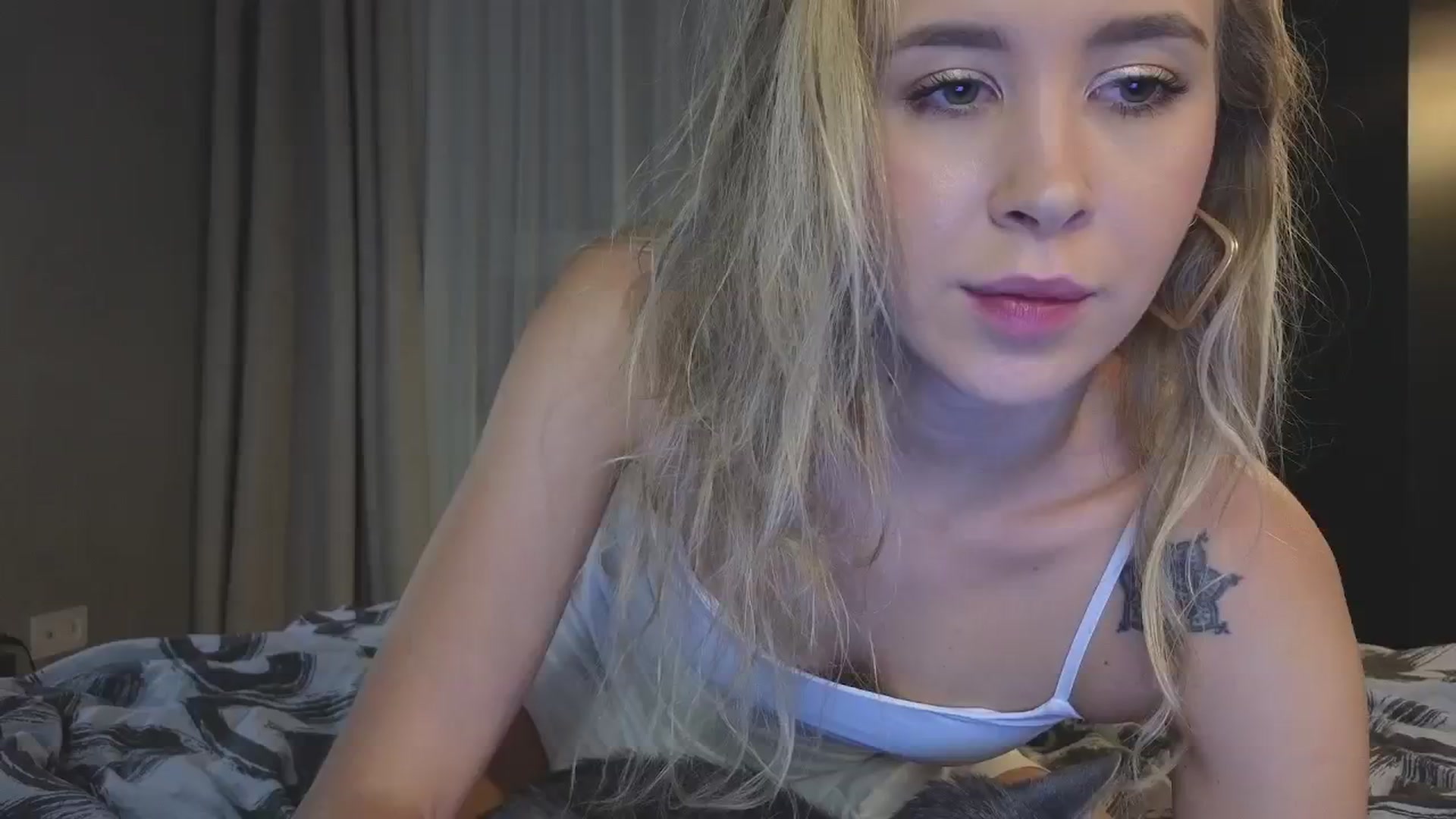 Gallery image thumbnail from Whynot___'s myfreecams stream on, 10/25/2024, 22:17 image 7 of 20