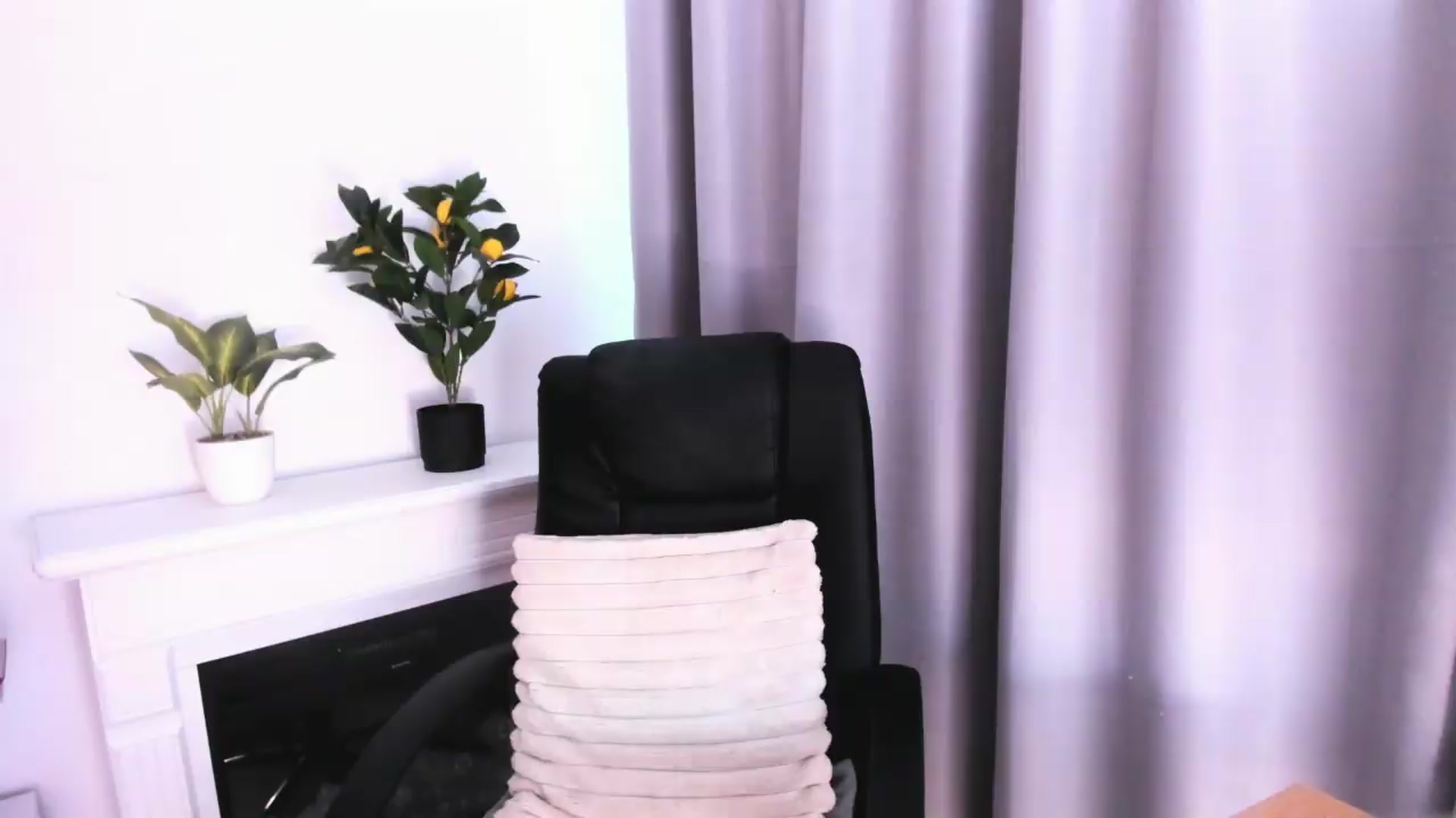 Gallery image thumbnail from WickedJolie's myfreecams stream on, 08/28/2026, 12:01 image 15 of 20
